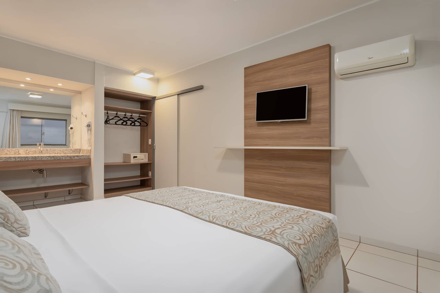 Guest room at the Wyndham Olimpia Royal Hotel in Olimpia, Other than US/Canada