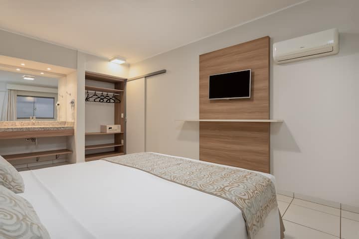 Guest room at the Wyndham Olimpia Royal Hotel in Olimpia, Other than US/Canada