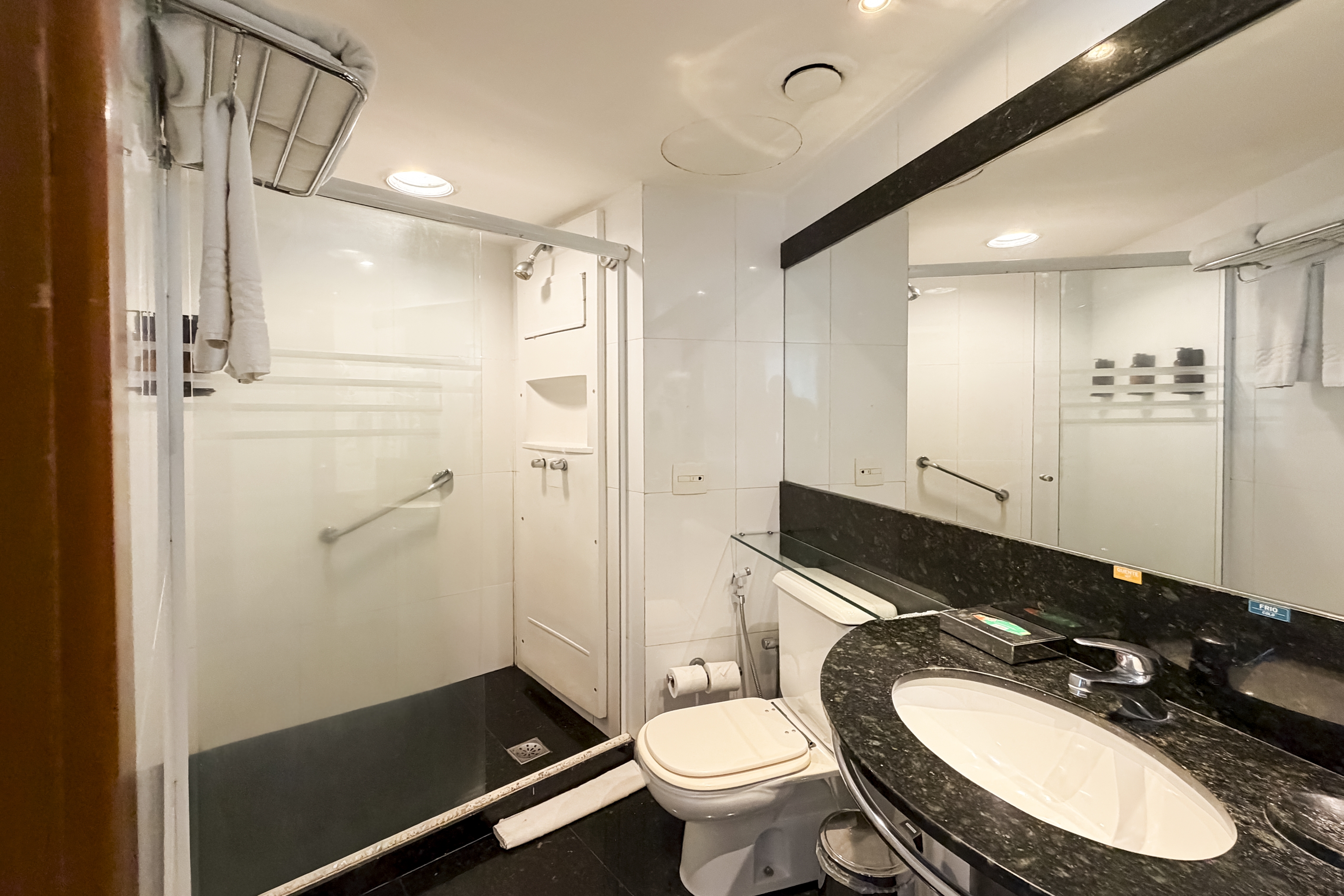Guest room bath at the Wyndham Rio Barra in Rio de Janeiro, Other than US/Canada