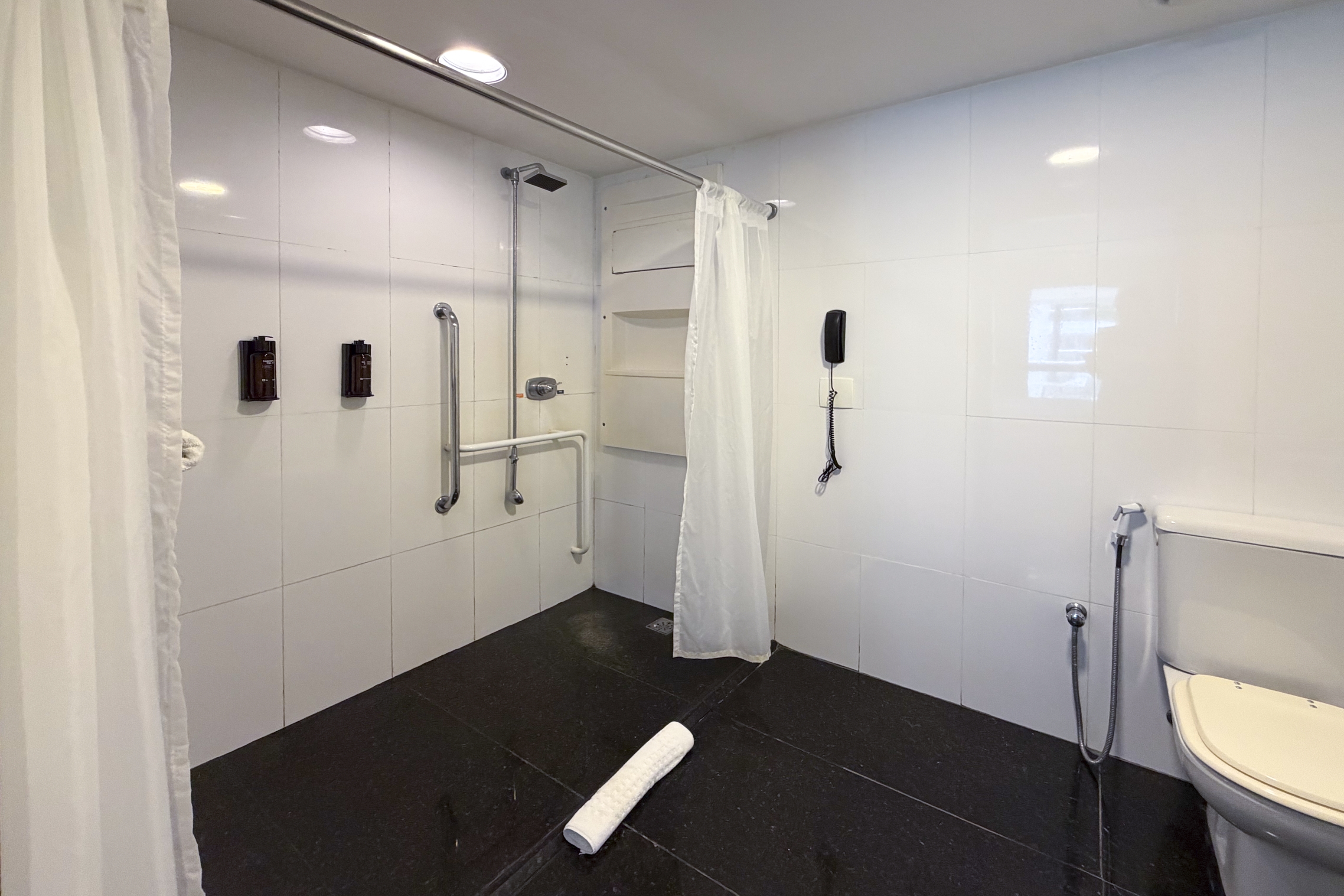 Guest room bath at the Wyndham Rio Barra in Rio de Janeiro, Other than US/Canada