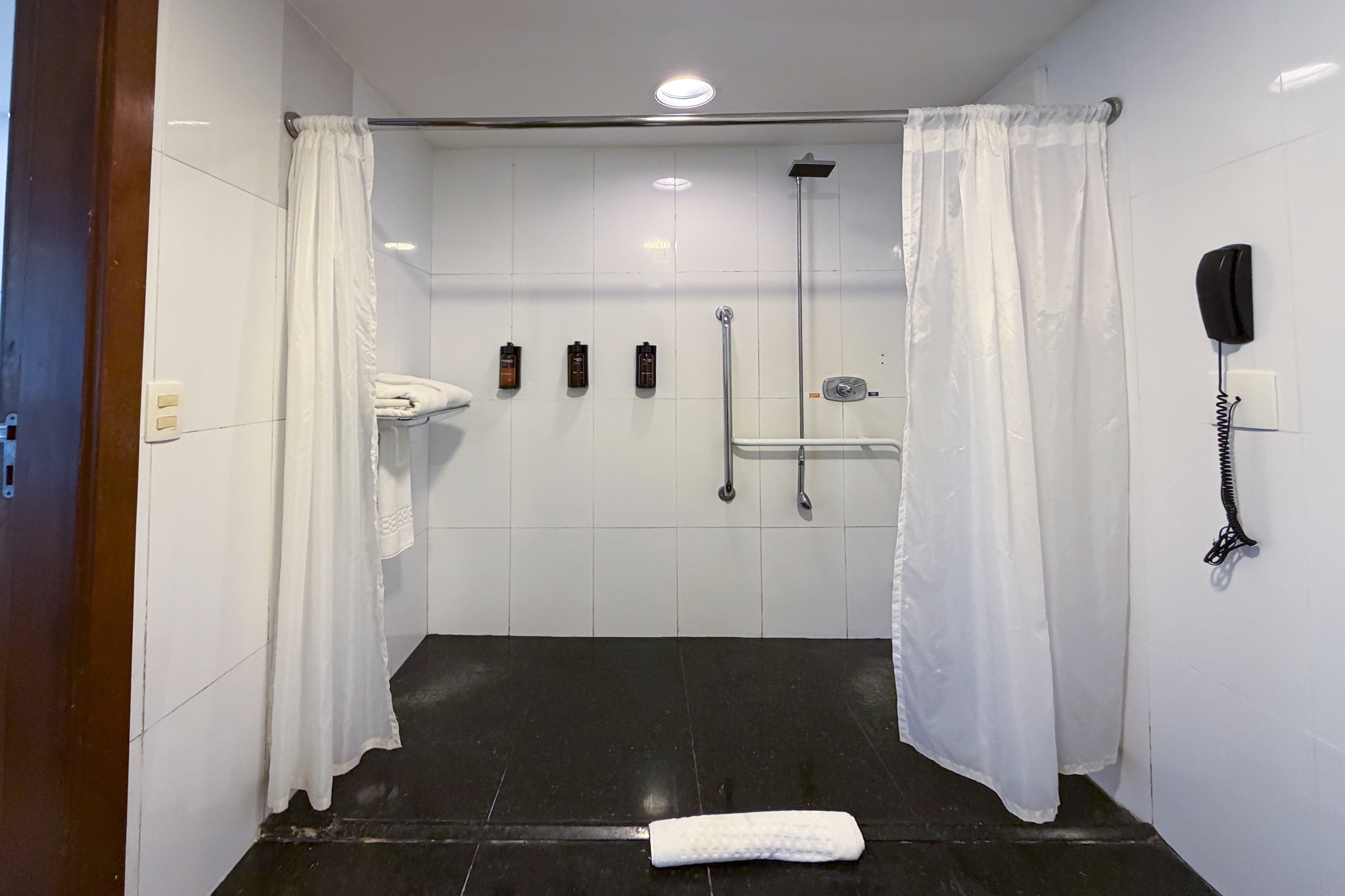Guest room bath at the Wyndham Rio Barra in Rio de Janeiro, Other than US/Canada