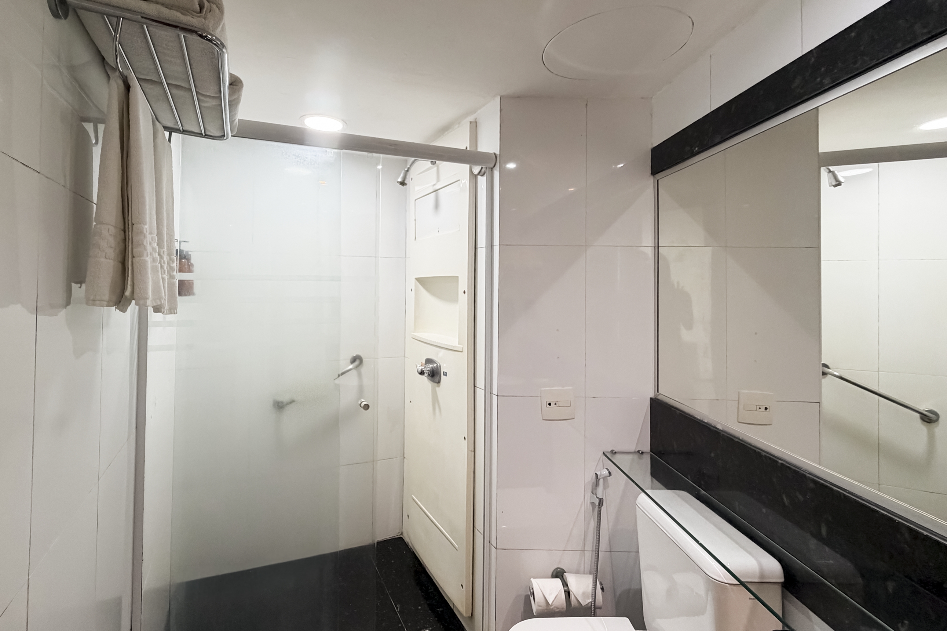Guest room bath at the Wyndham Rio Barra in Rio de Janeiro, Other than US/Canada
