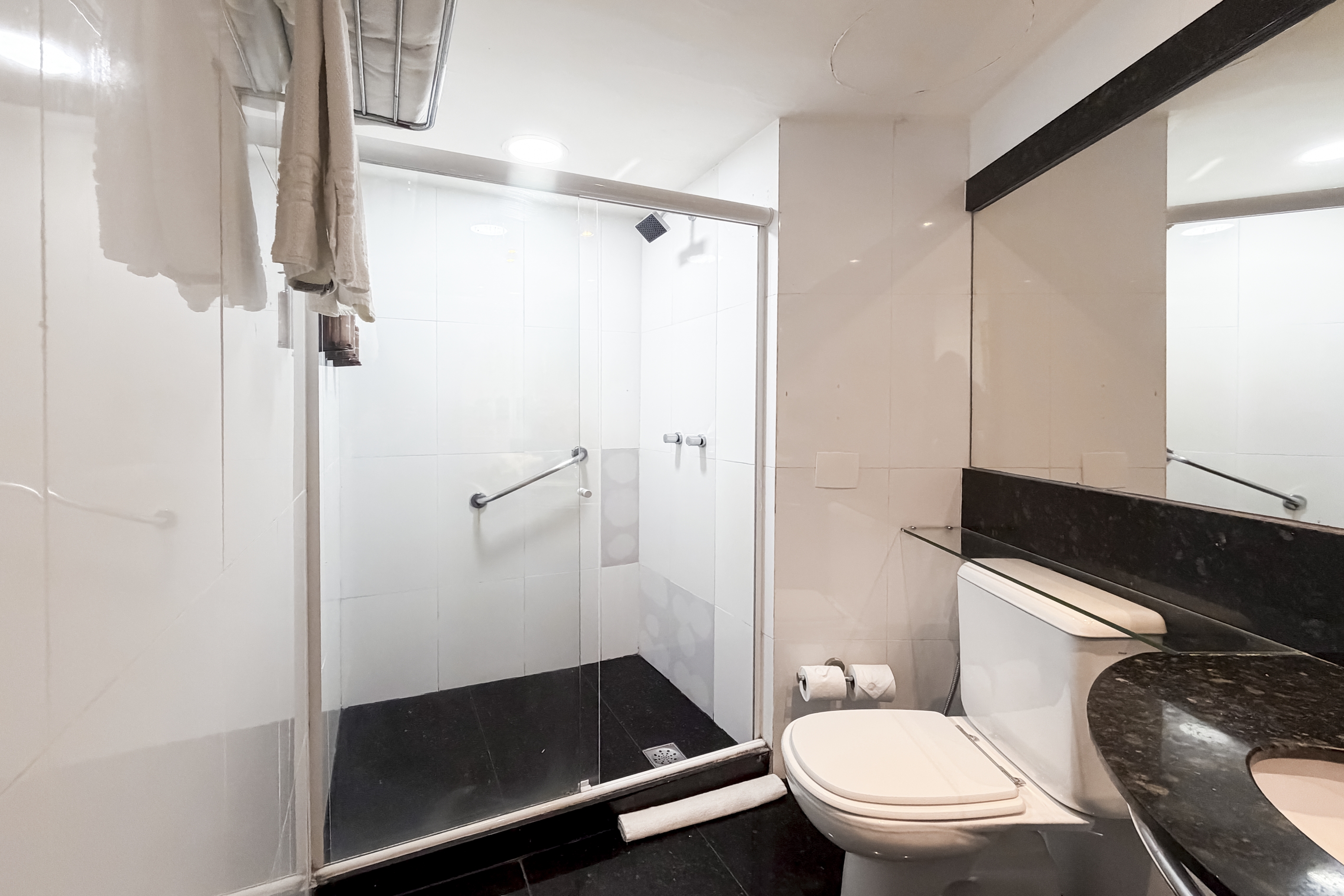 Guest room bath at the Wyndham Rio Barra in Rio de Janeiro, Other than US/Canada