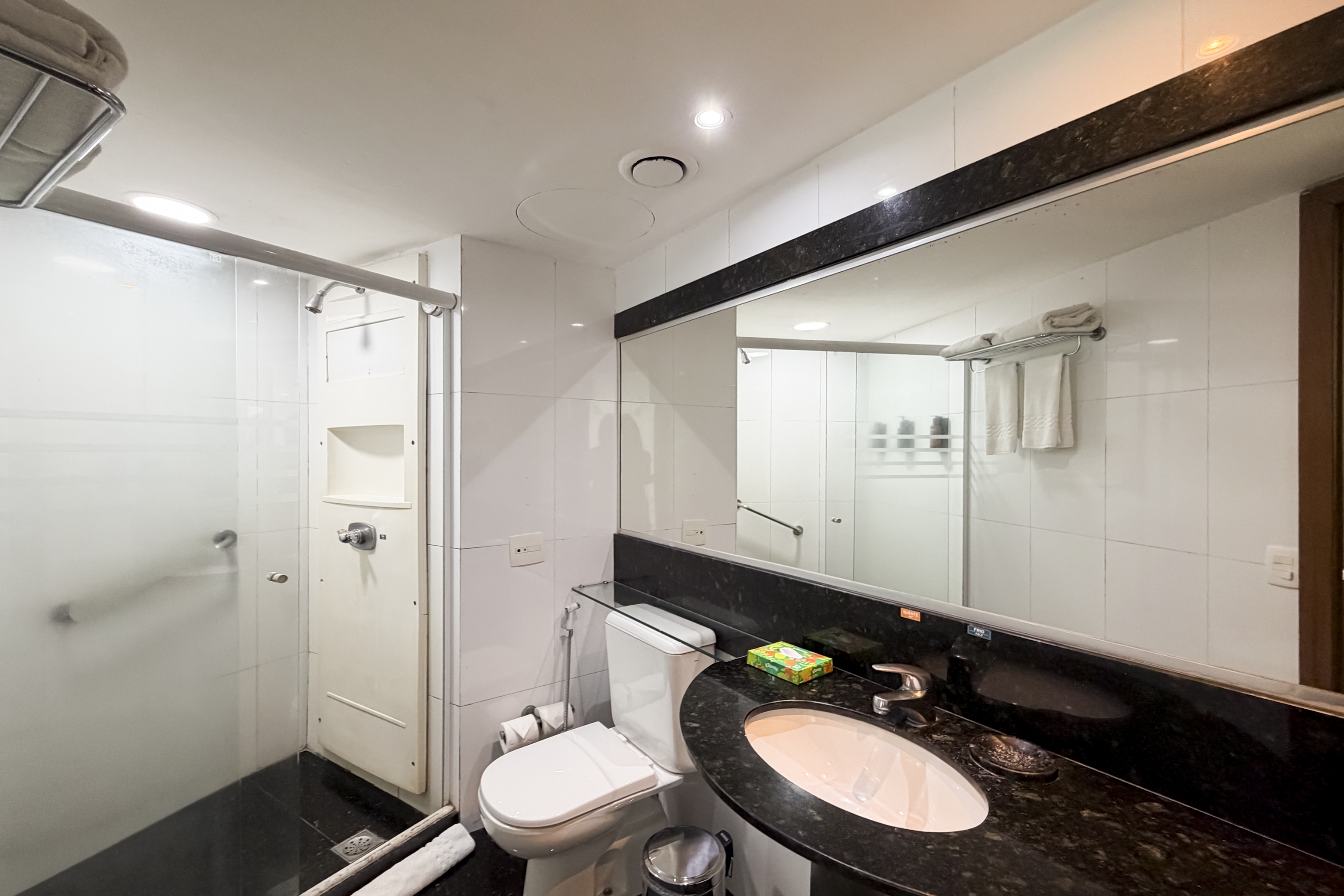 Guest room bath at the Wyndham Rio Barra in Rio de Janeiro, Other than US/Canada