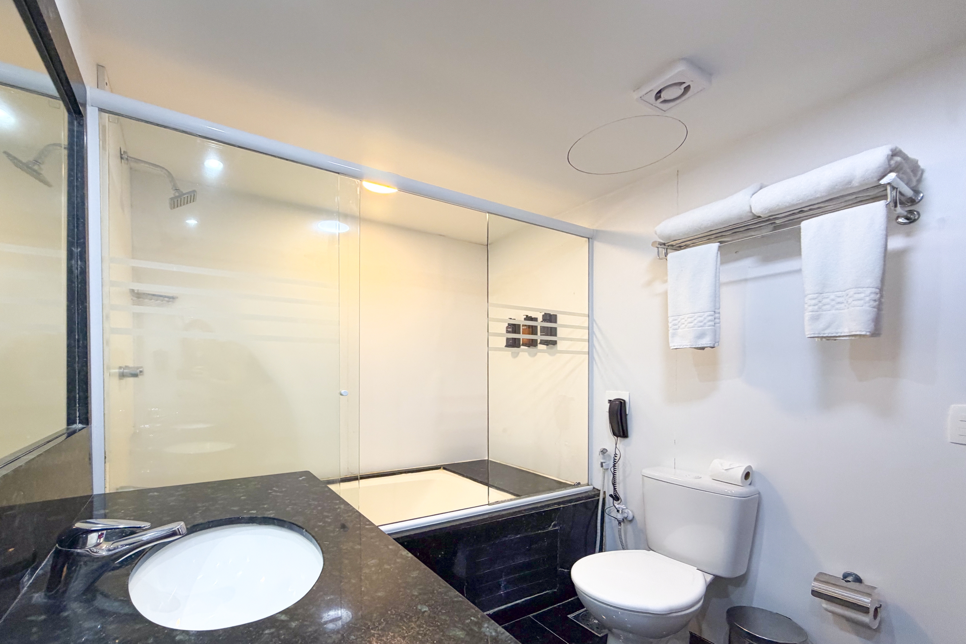 Guest room bath at the Wyndham Rio Barra in Rio de Janeiro, Other than US/Canada