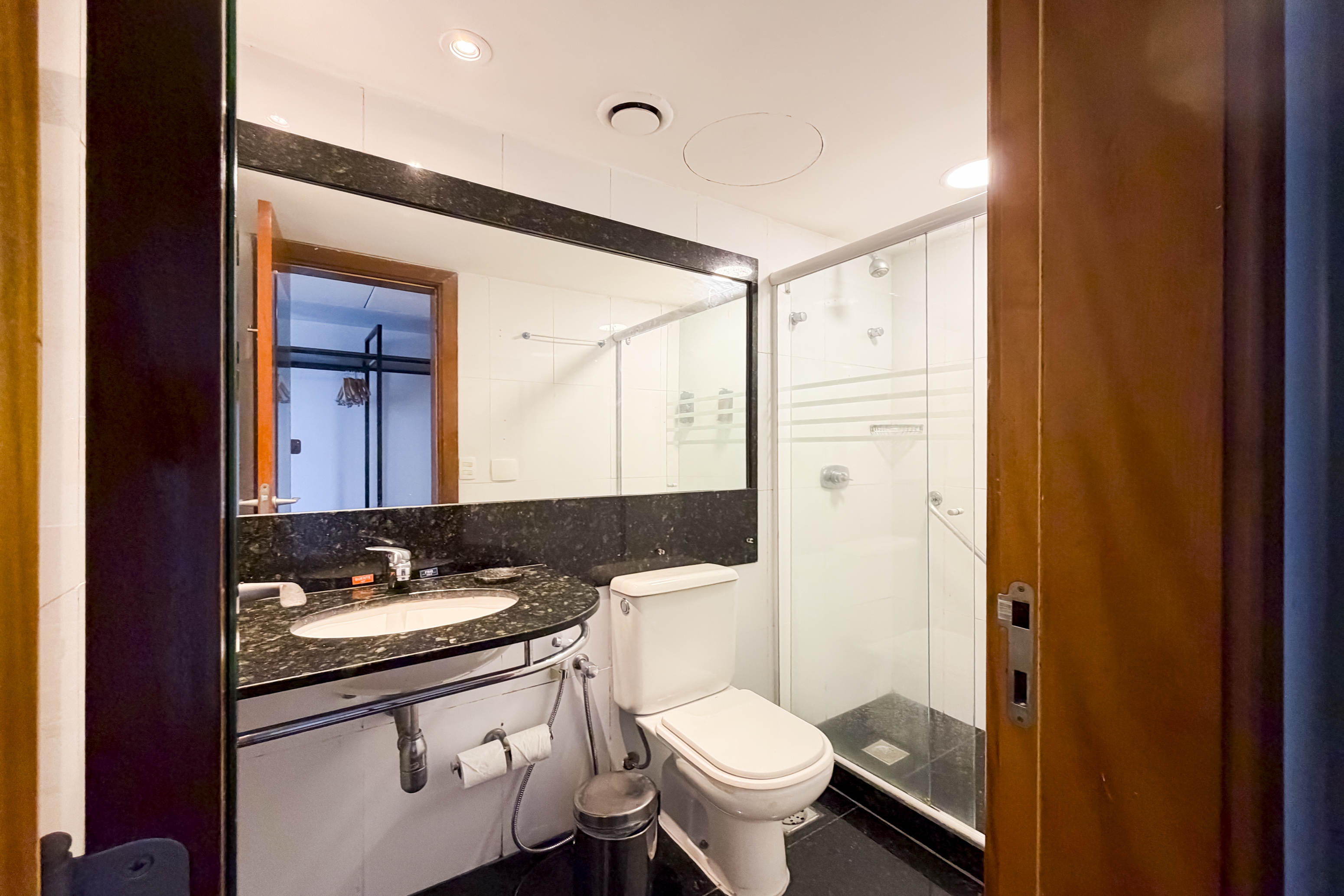 Guest room bath at the Wyndham Rio Barra in Rio de Janeiro, Other than US/Canada