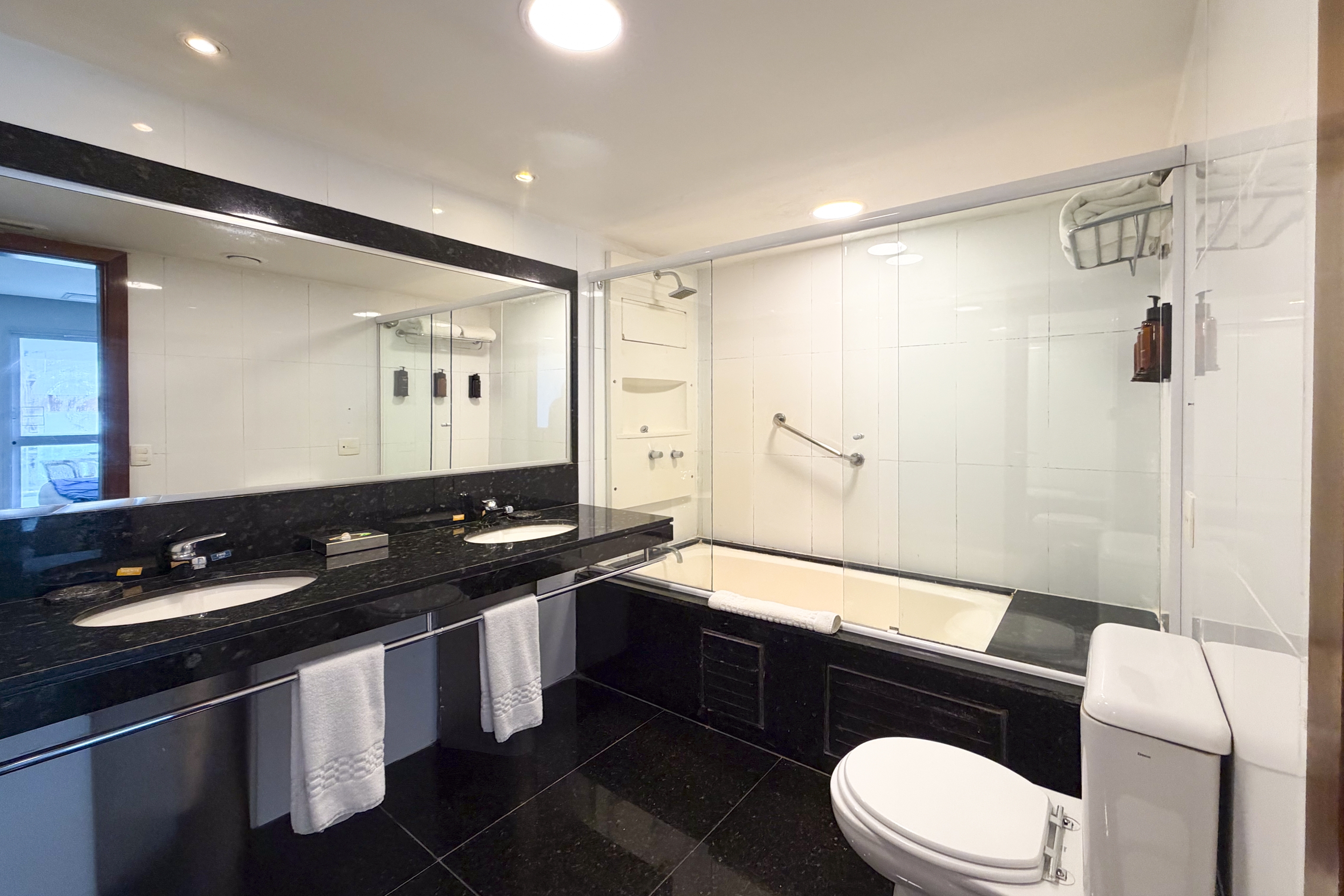 Guest room bath at the Wyndham Rio Barra in Rio de Janeiro, Other than US/Canada