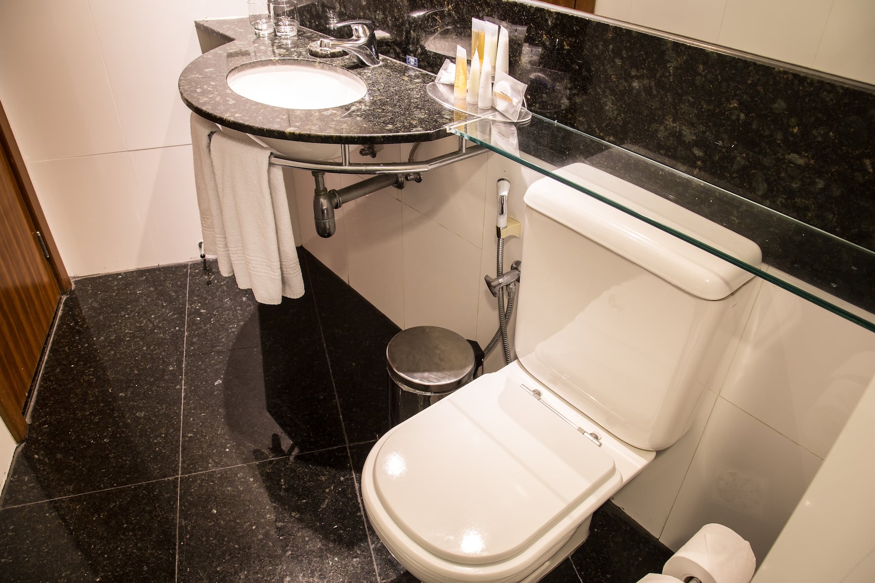 Guest room bath at the Wyndham Rio Barra in Rio de Janeiro, Other than US/Canada