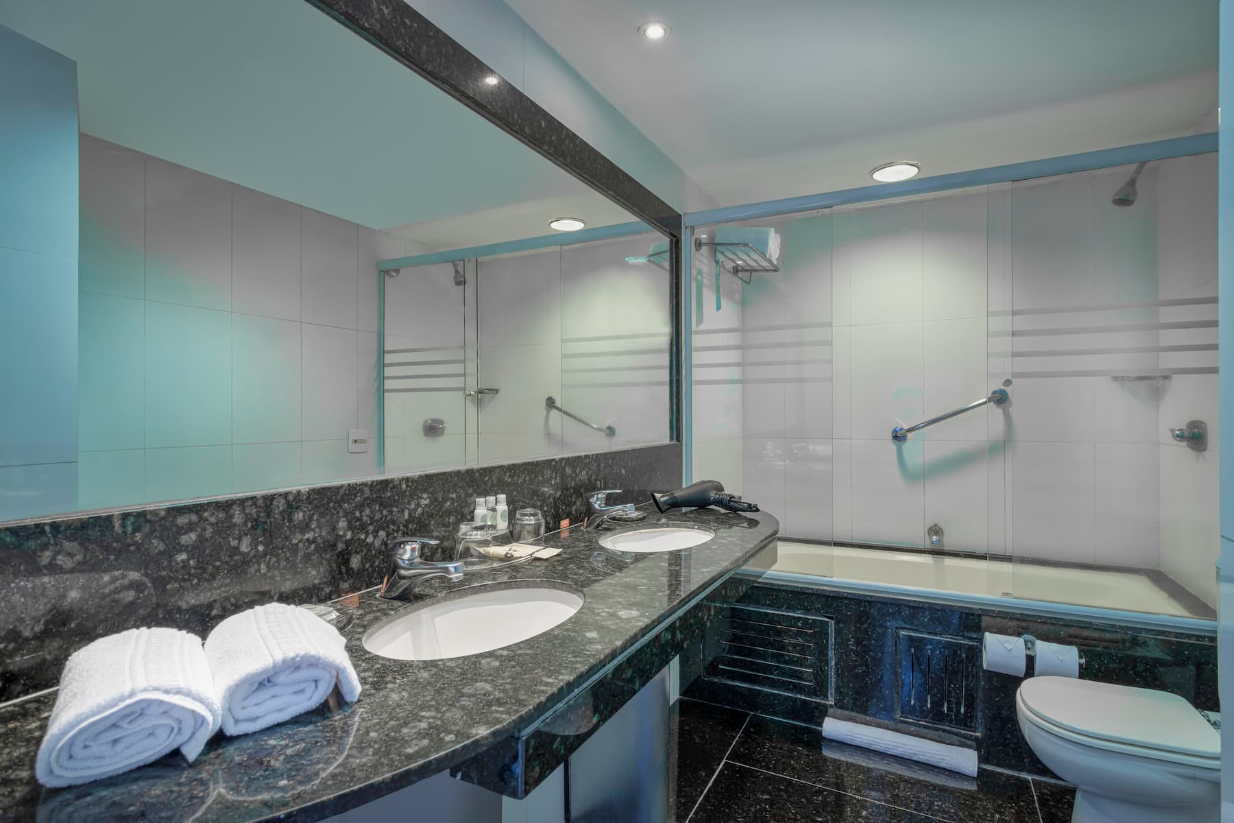 Guest room at the Wyndham Rio Barra in Rio de Janeiro, Other than US/Canada