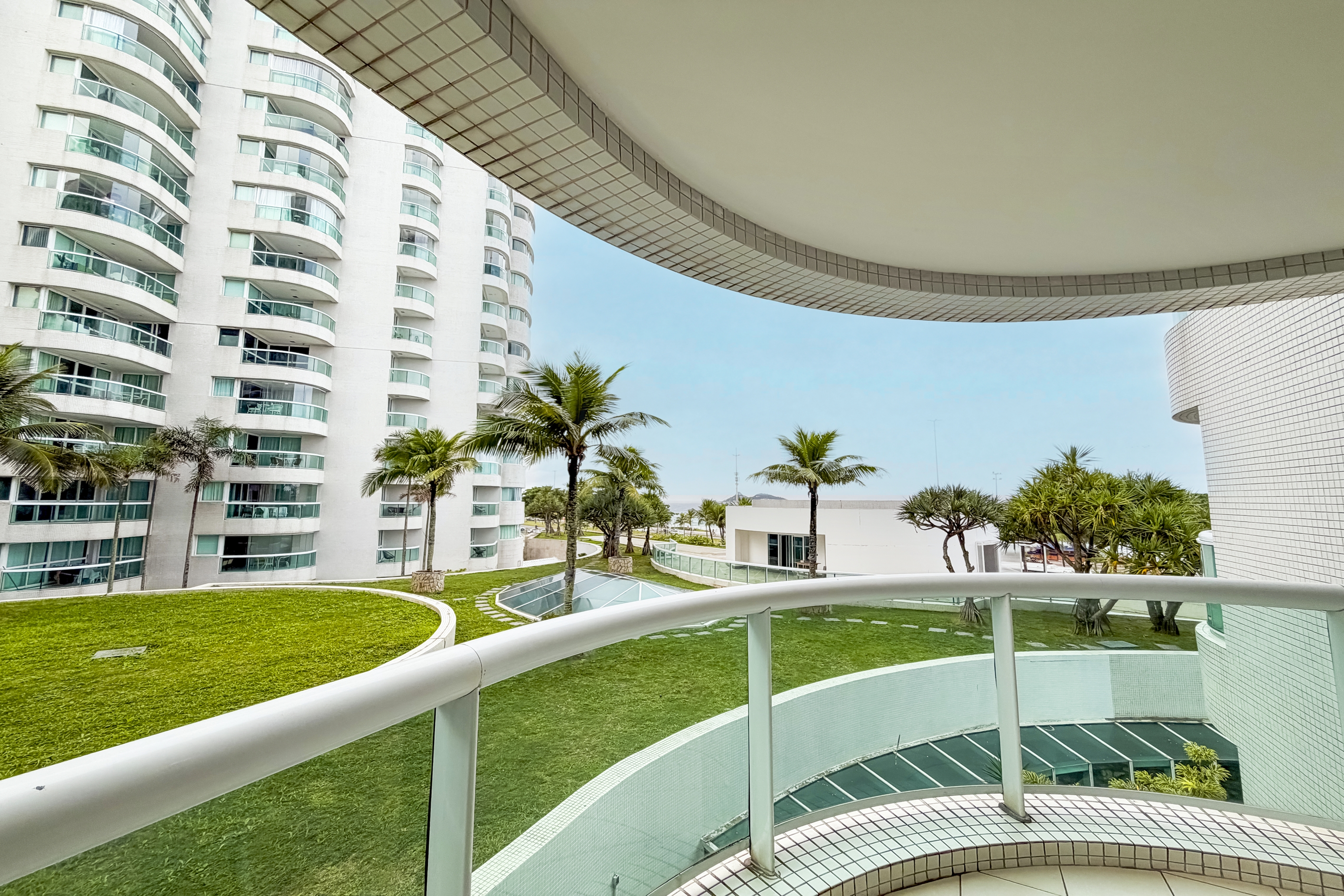 Guest room at the Wyndham Rio Barra in Rio de Janeiro, Other than US/Canada