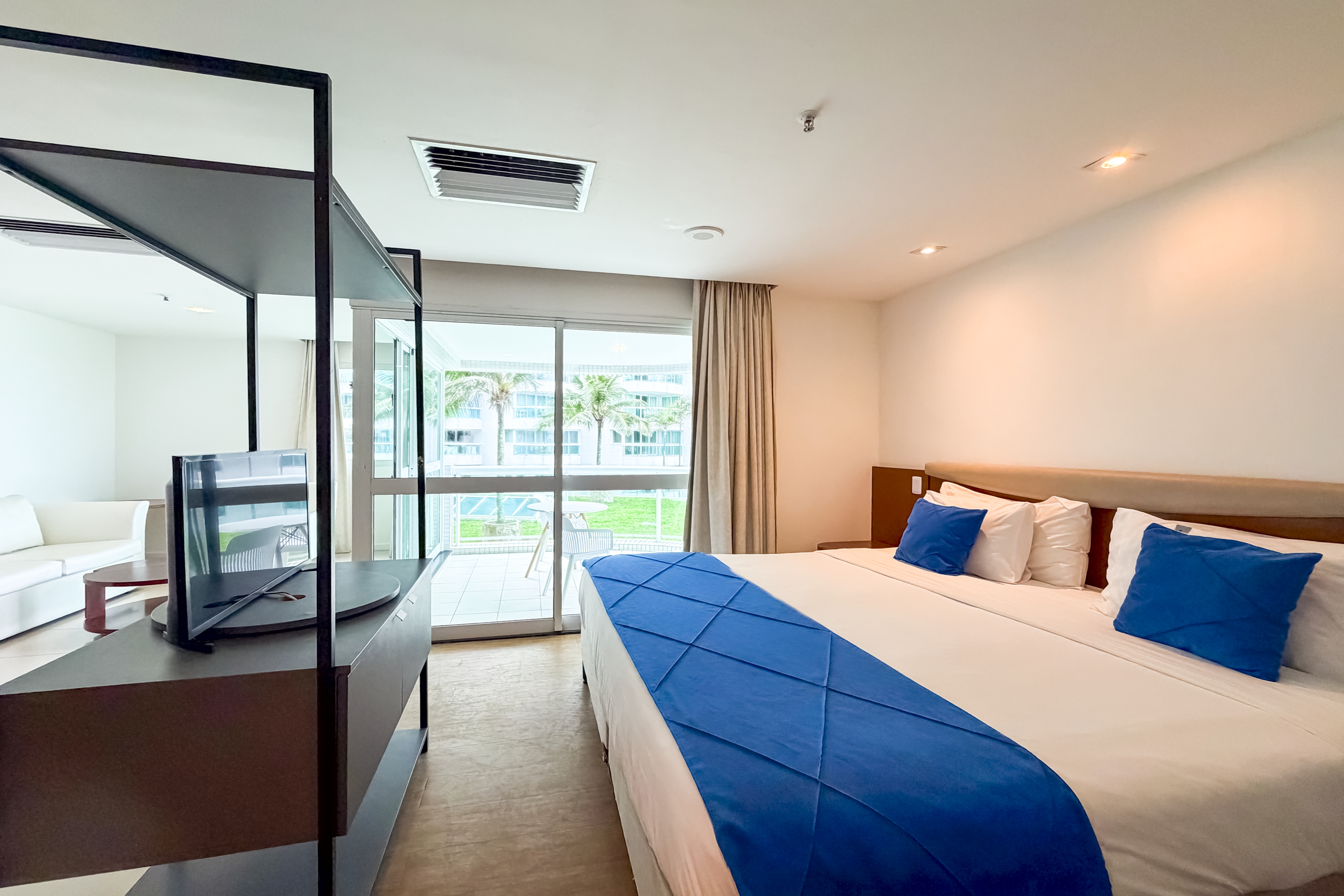Guest room at the Wyndham Rio Barra in Rio de Janeiro, Other than US/Canada