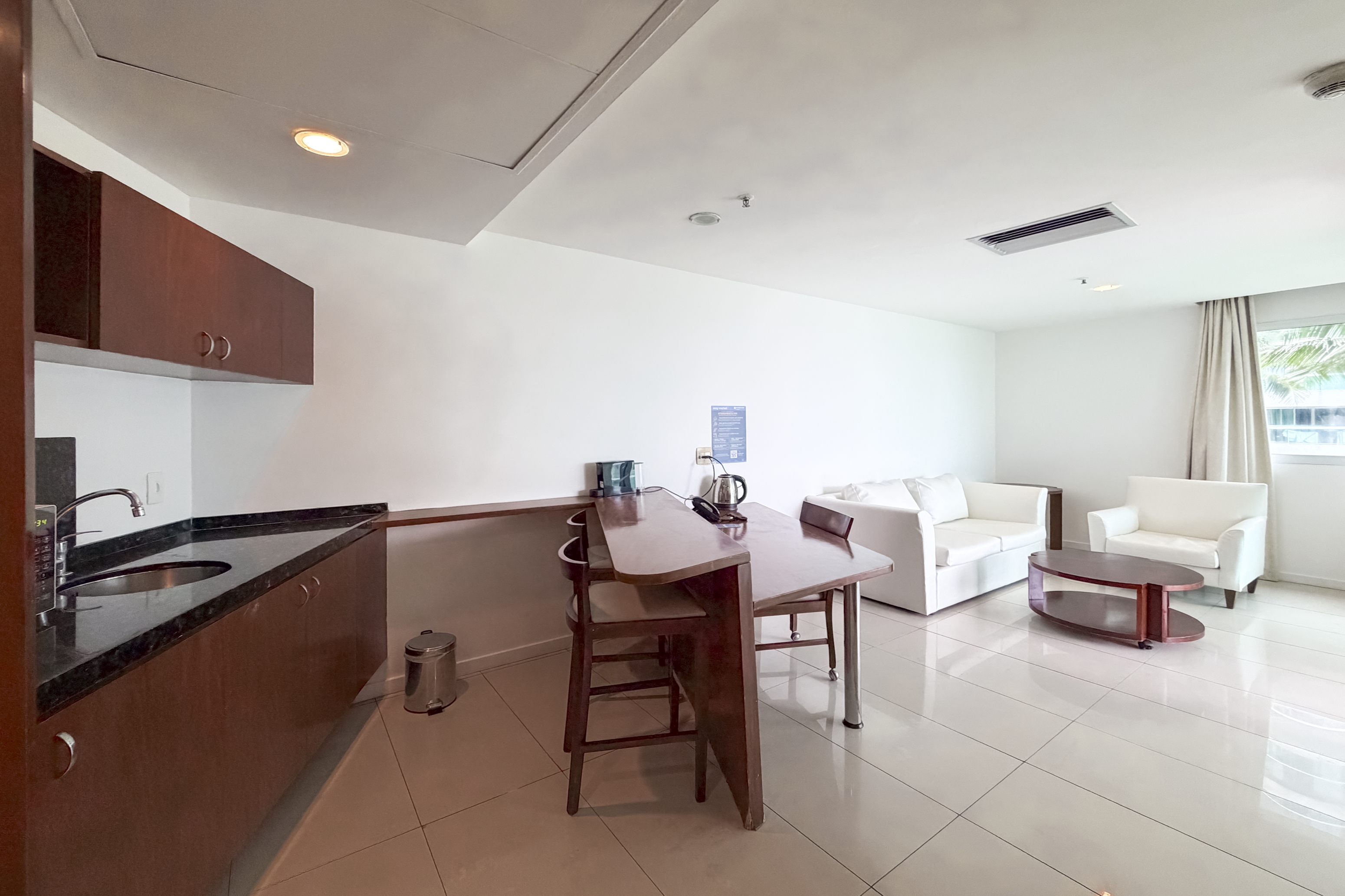 Guest room at the Wyndham Rio Barra in Rio de Janeiro, Other than US/Canada
