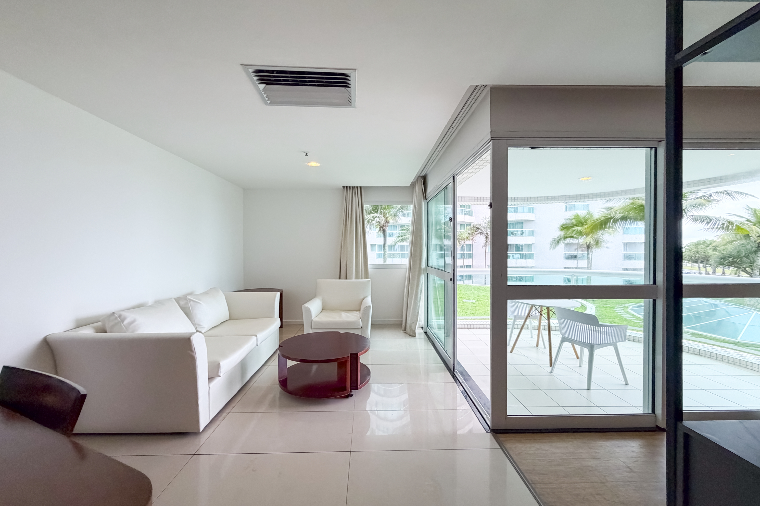 Guest room at the Wyndham Rio Barra in Rio de Janeiro, Other than US/Canada