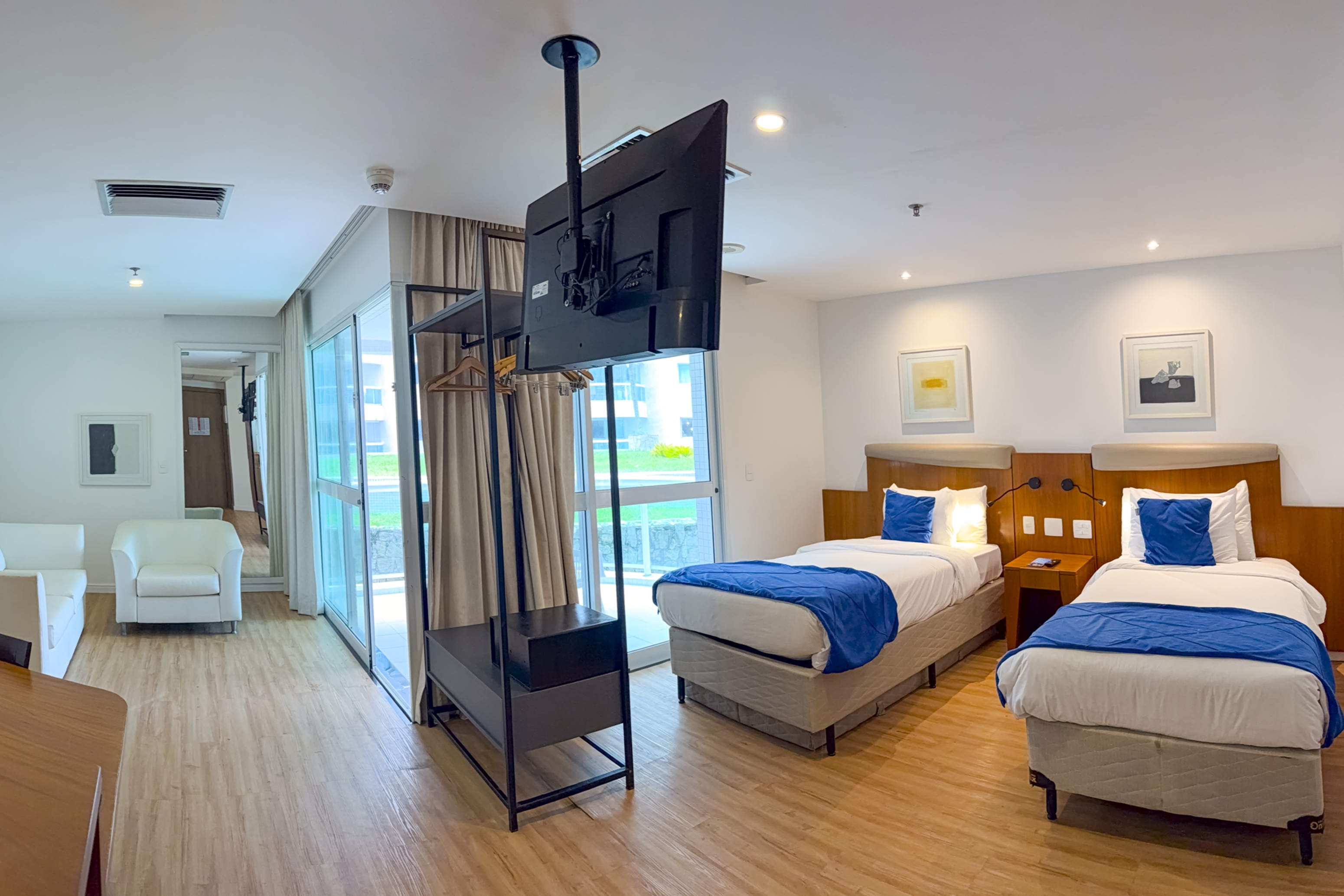 Guest room at the Wyndham Rio Barra in Rio de Janeiro, Other than US/Canada