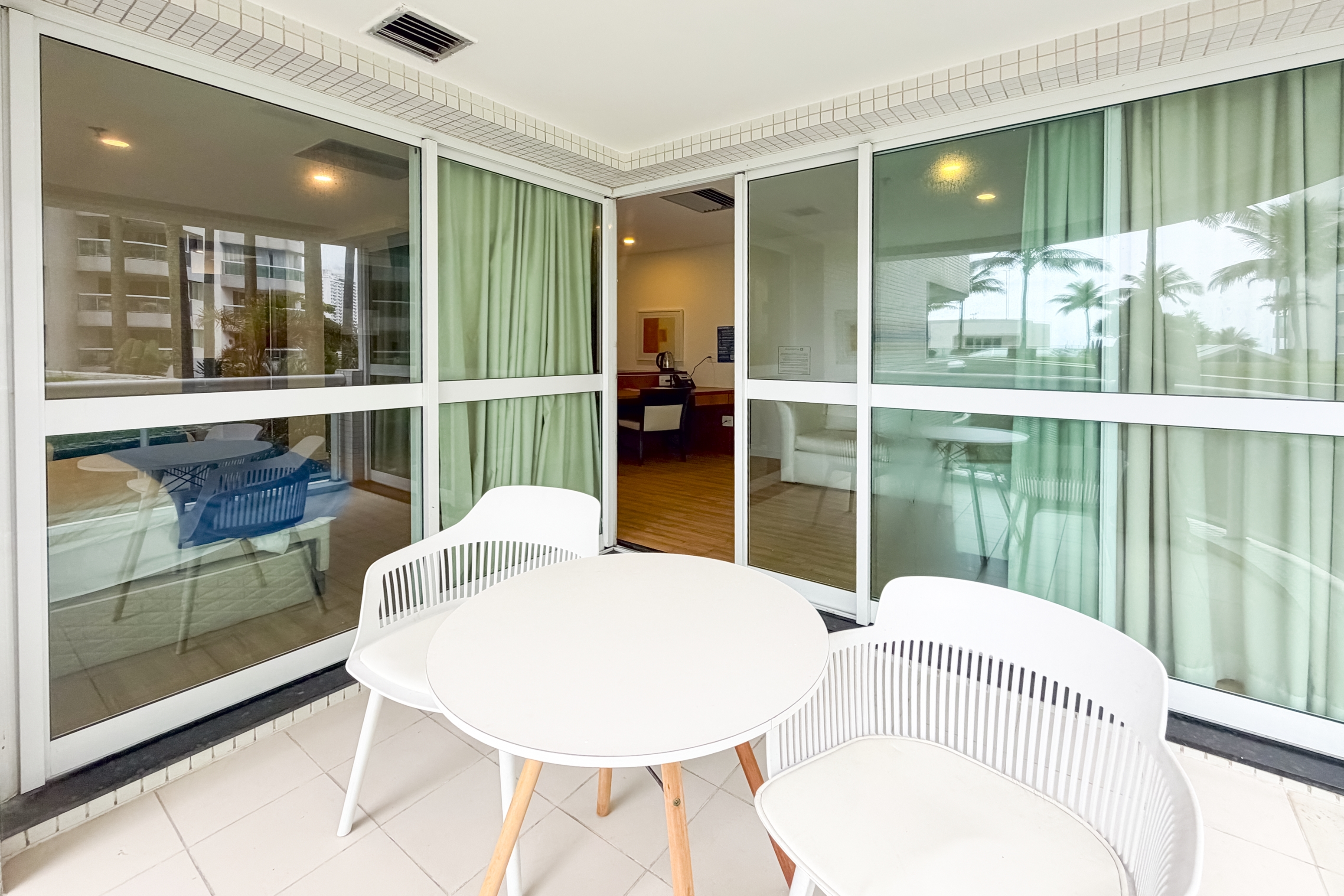 Guest room at the Wyndham Rio Barra in Rio de Janeiro, Other than US/Canada