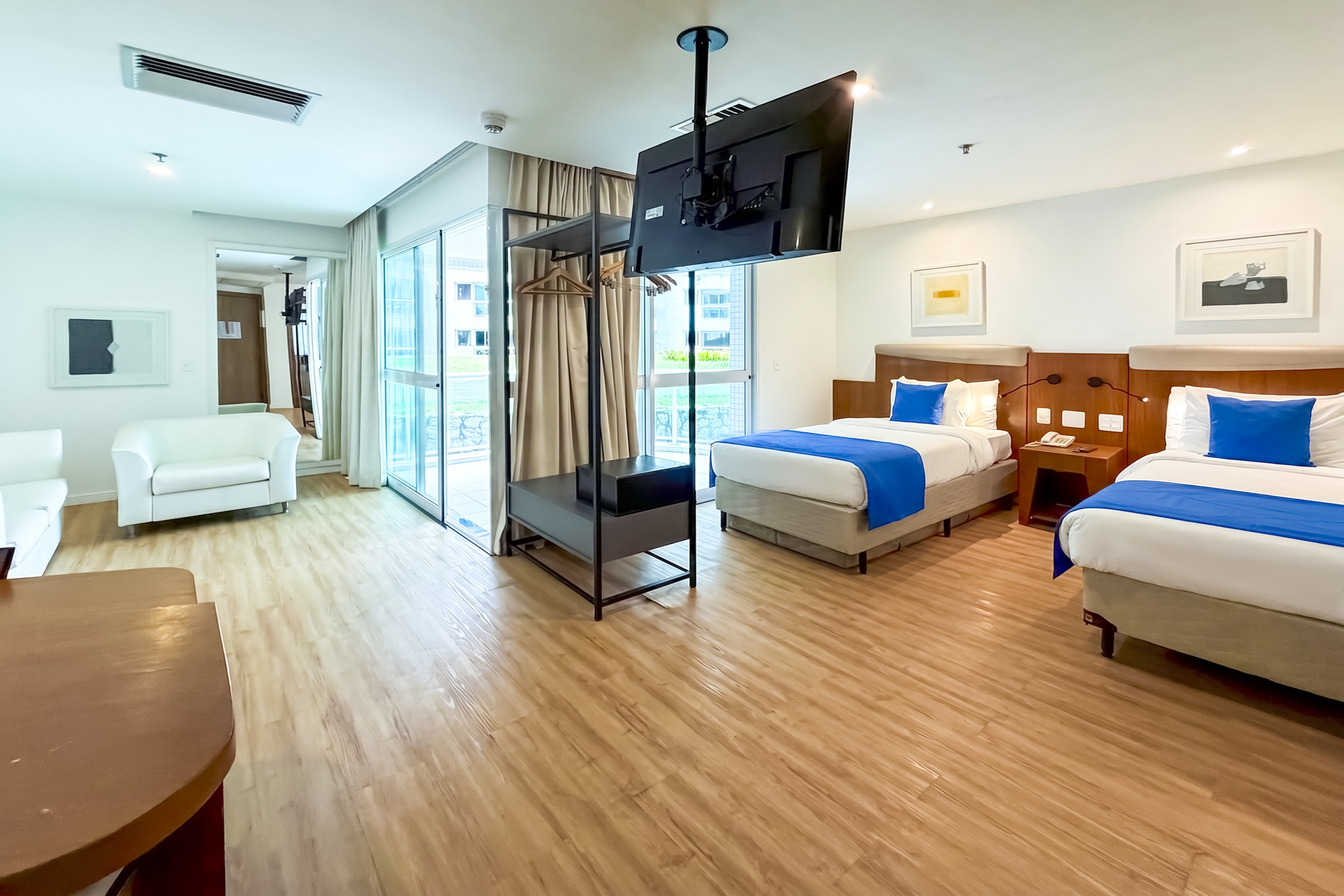 Guest room at the Wyndham Rio Barra in Rio de Janeiro, Other than US/Canada