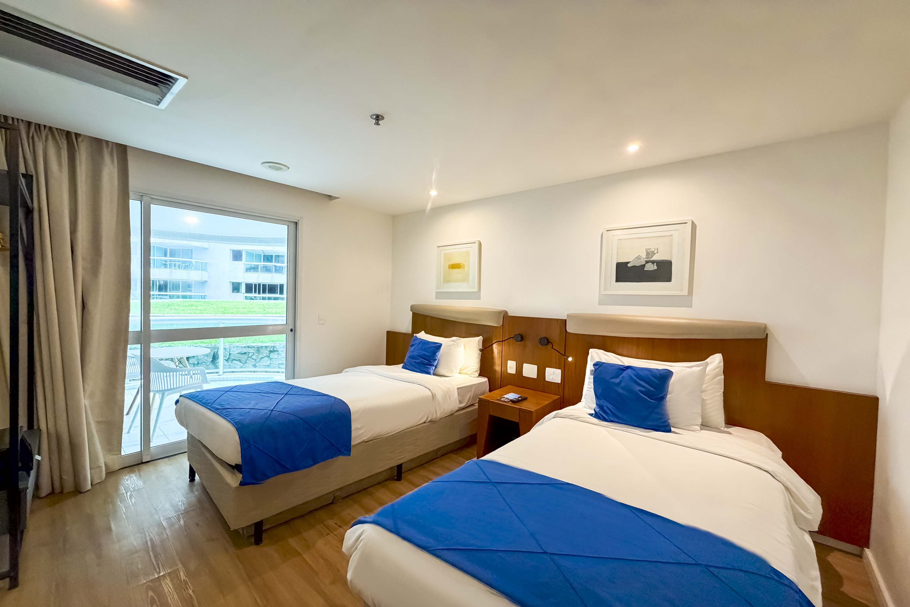 Guest room at the Wyndham Rio Barra in Rio de Janeiro, Other than US/Canada