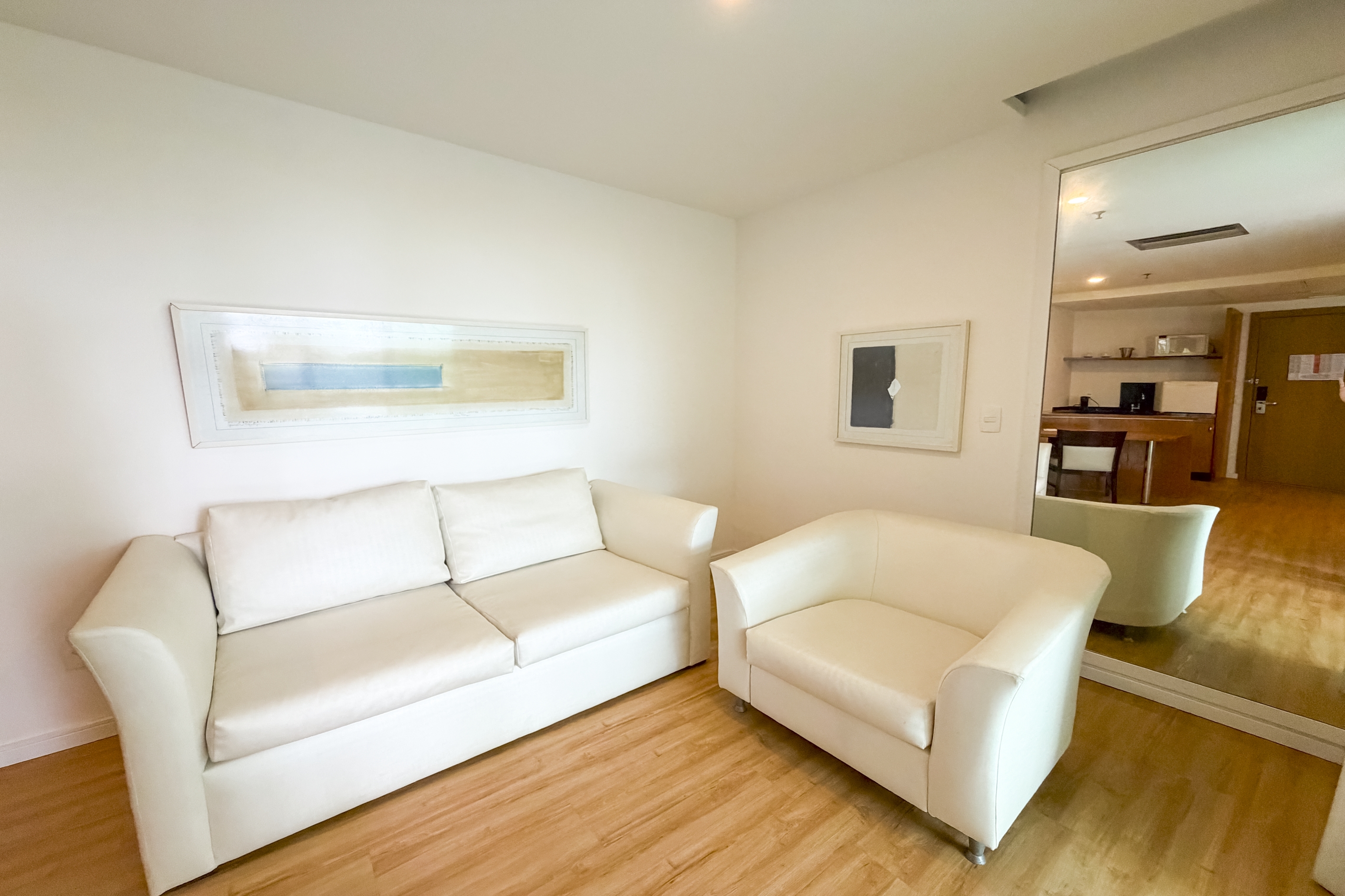 Guest room at the Wyndham Rio Barra in Rio de Janeiro, Other than US/Canada