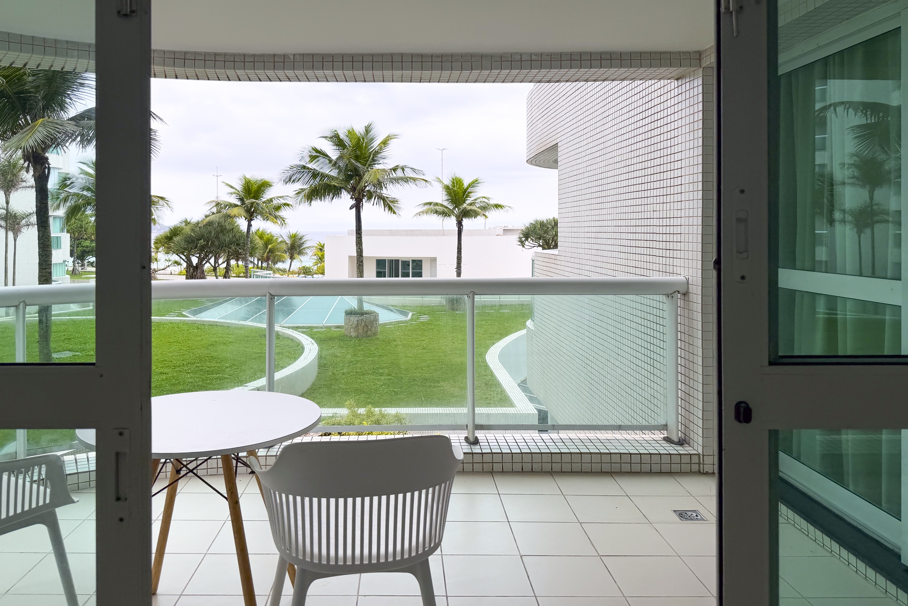 Guest room at the Wyndham Rio Barra in Rio de Janeiro, Other than US/Canada
