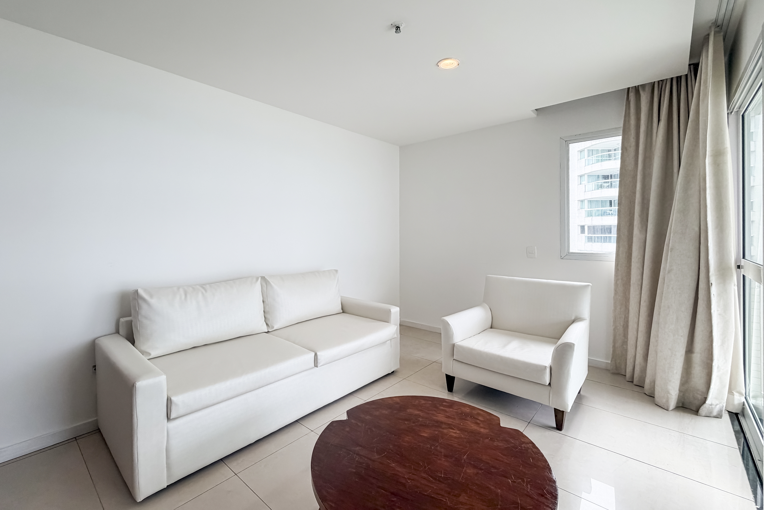 Guest room at the Wyndham Rio Barra in Rio de Janeiro, Other than US/Canada