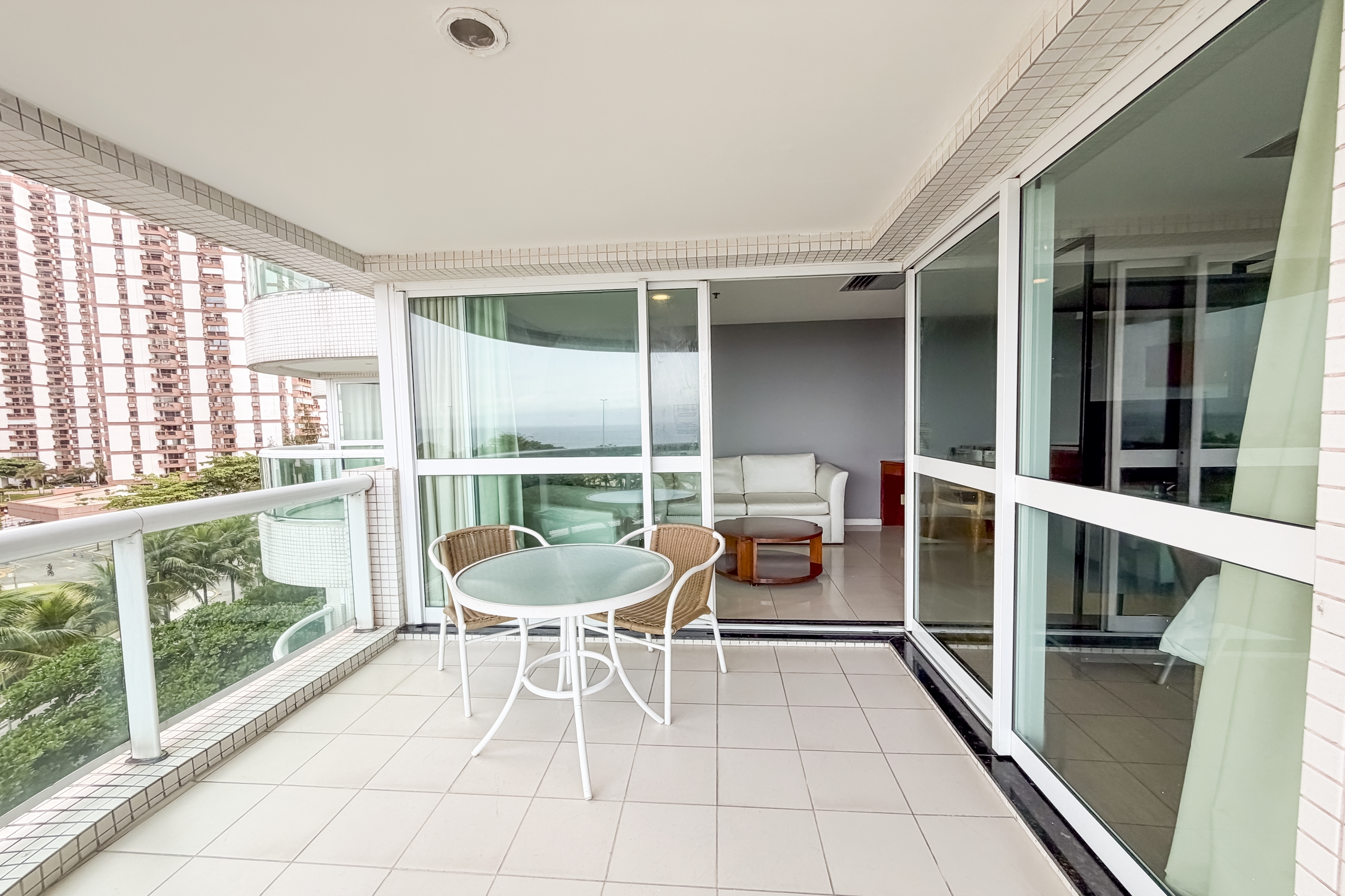 Guest room at the Wyndham Rio Barra in Rio de Janeiro, Other than US/Canada
