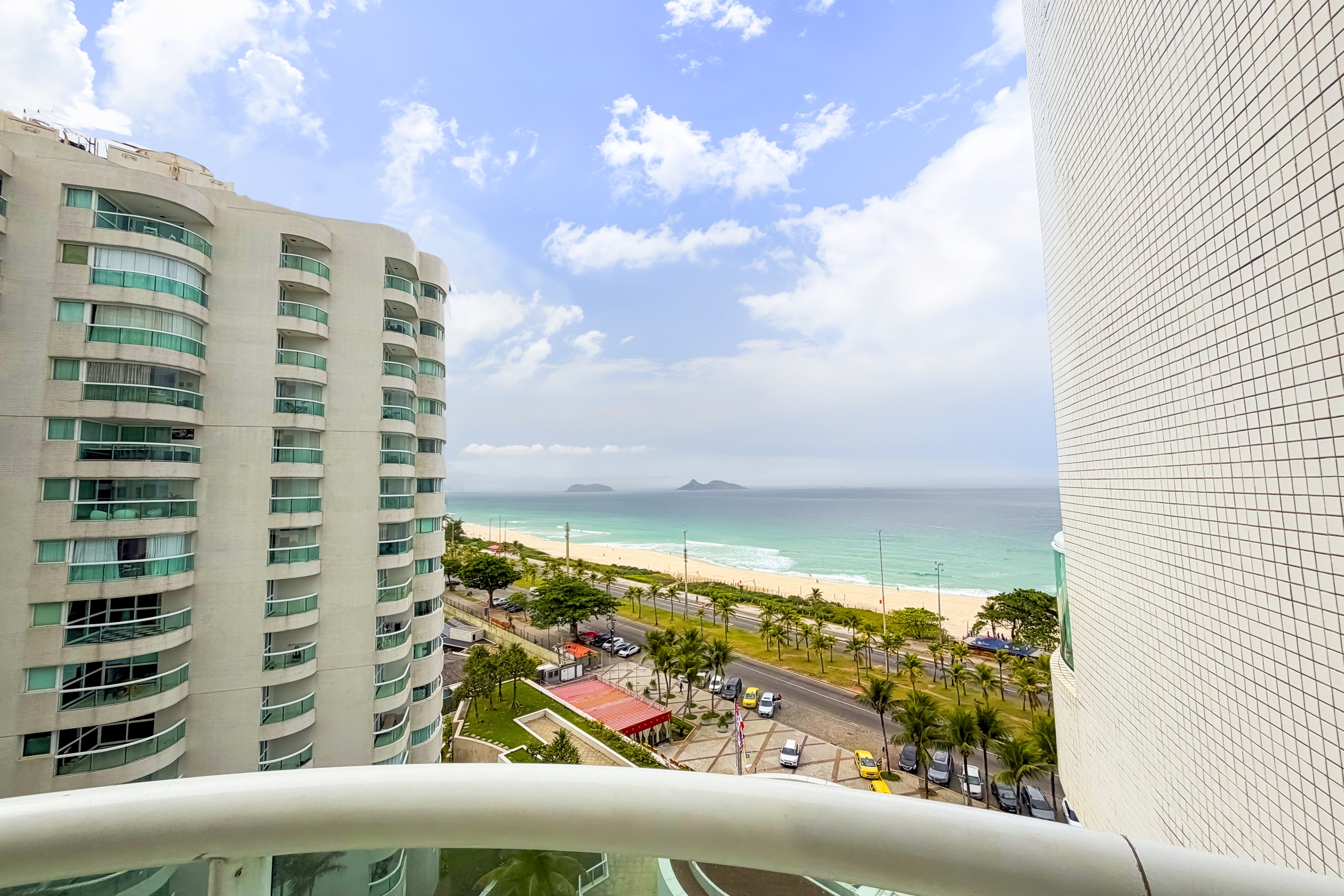 Guest room at the Wyndham Rio Barra in Rio de Janeiro, Other than US/Canada