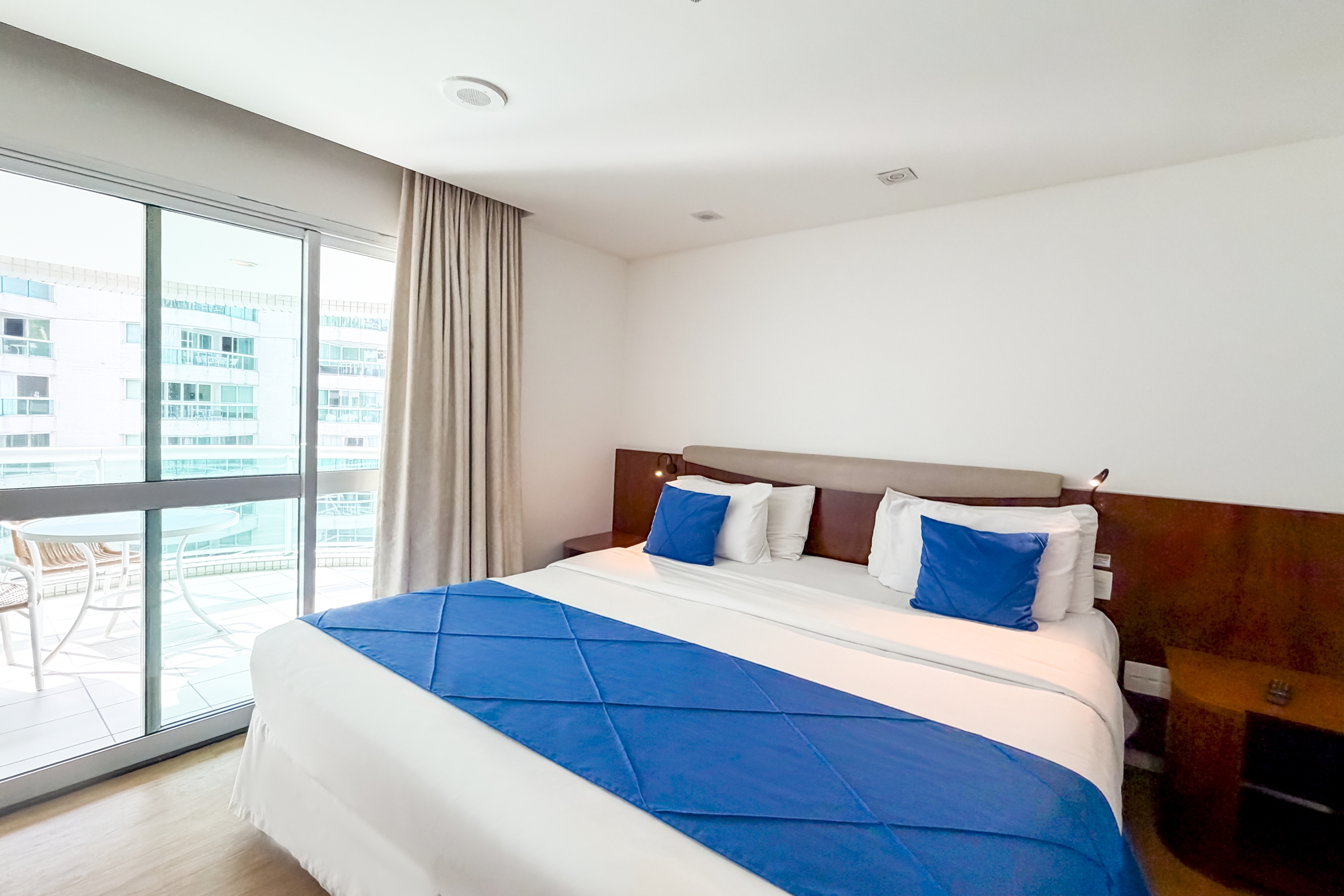 Guest room at the Wyndham Rio Barra in Rio de Janeiro, Other than US/Canada