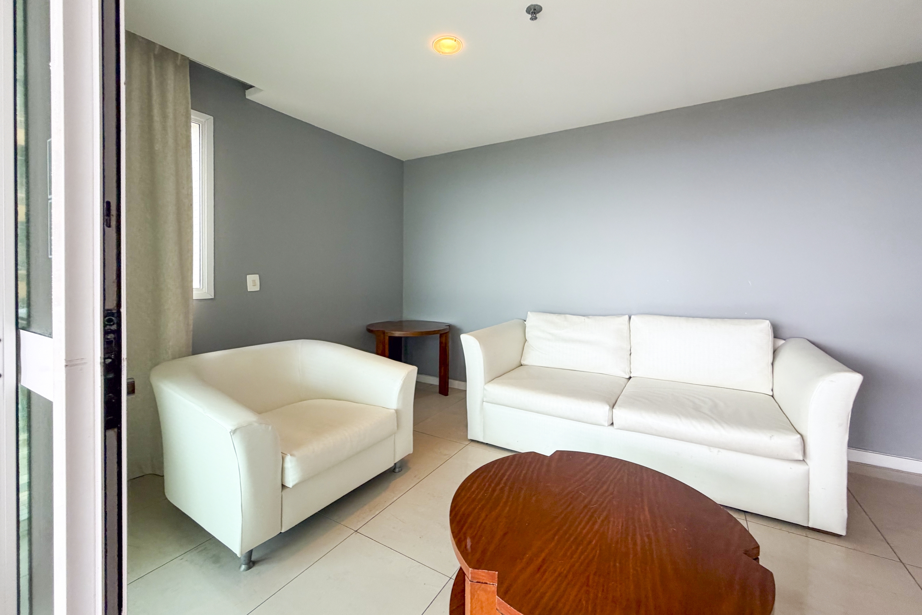 Guest room at the Wyndham Rio Barra in Rio de Janeiro, Other than US/Canada