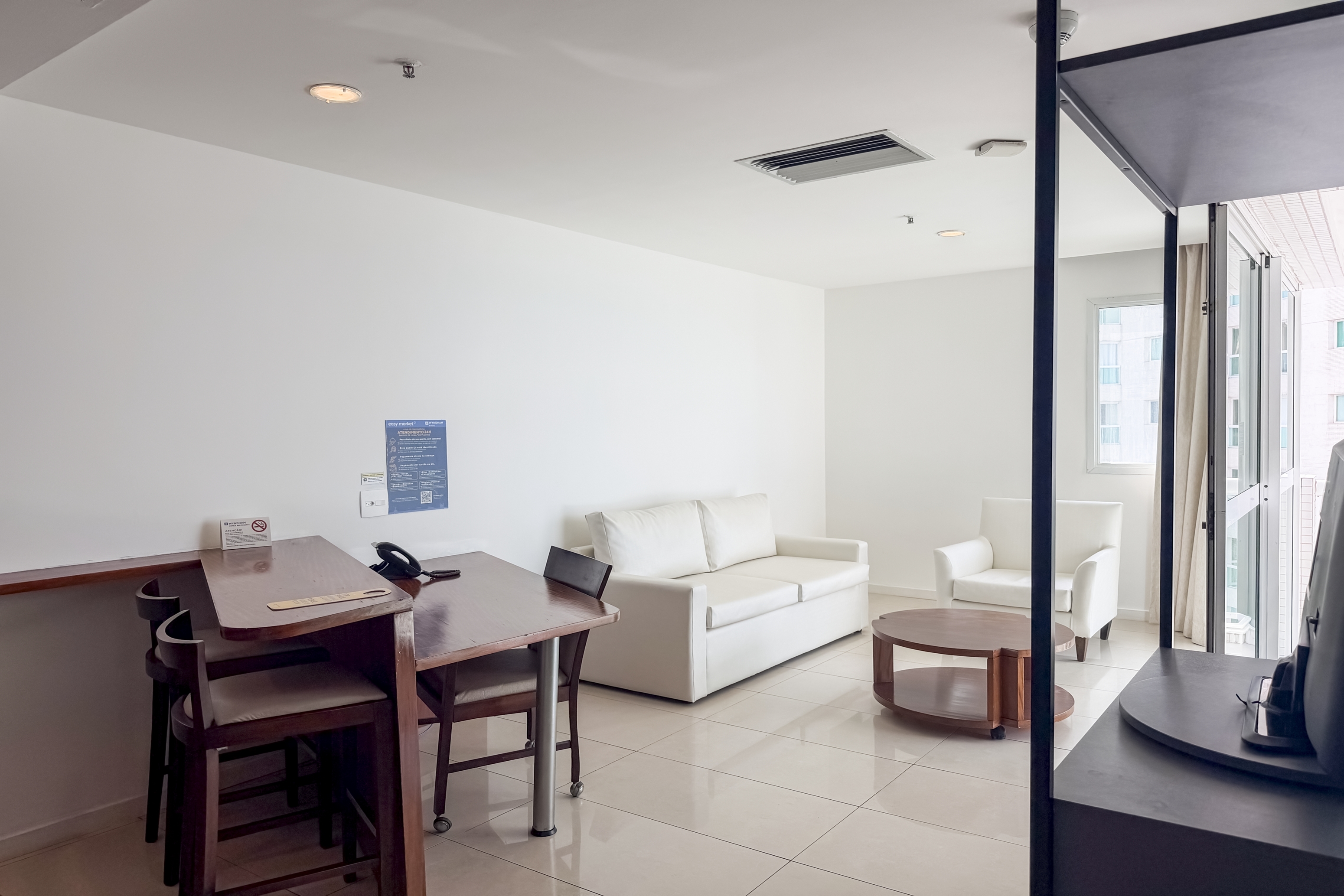 Guest room at the Wyndham Rio Barra in Rio de Janeiro, Other than US/Canada