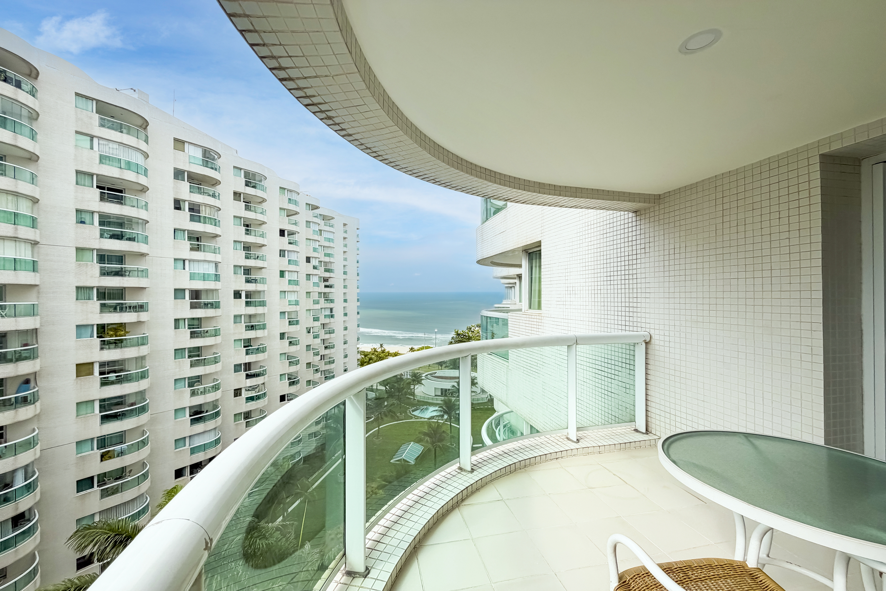 Guest room at the Wyndham Rio Barra in Rio de Janeiro, Other than US/Canada