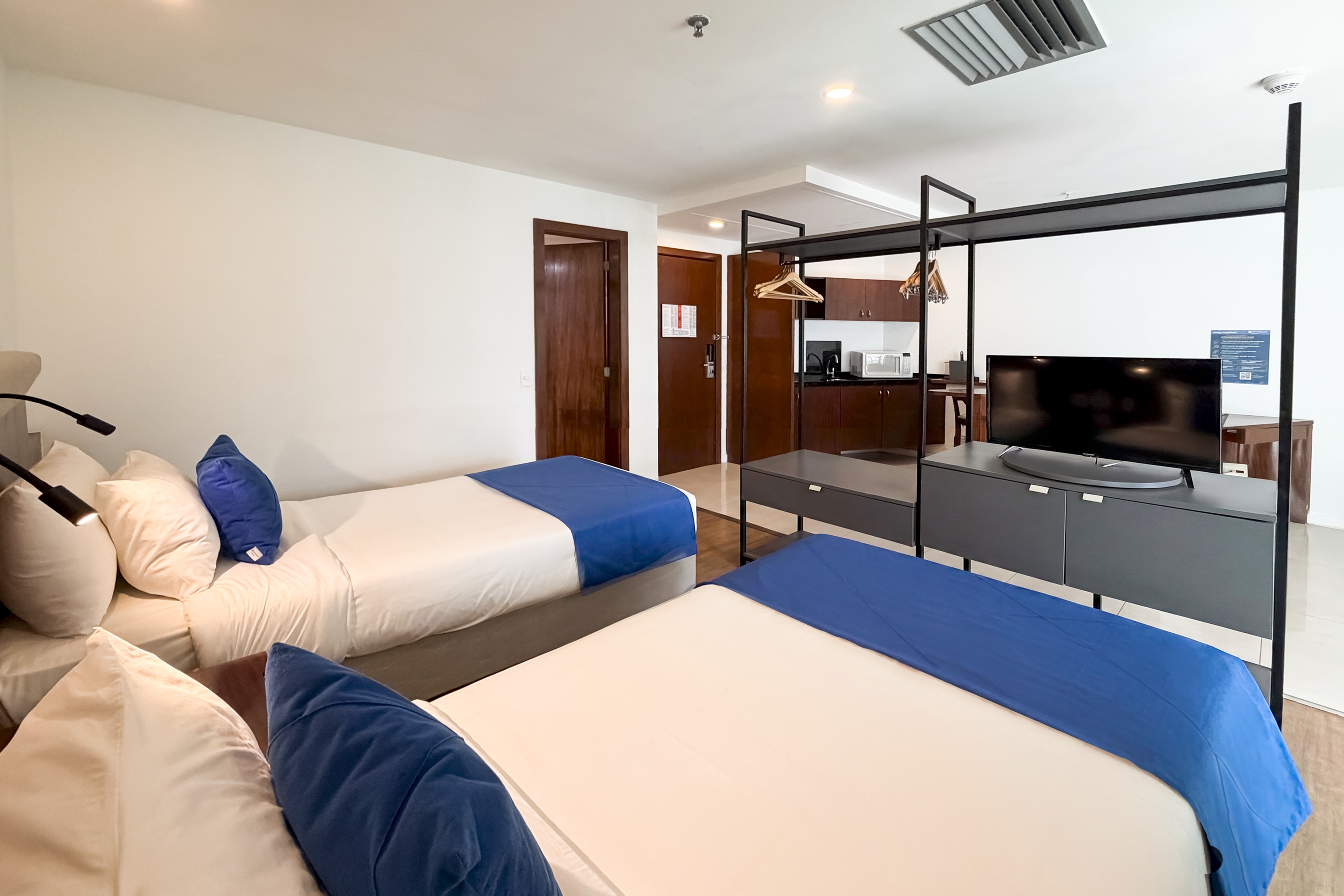 Guest room at the Wyndham Rio Barra in Rio de Janeiro, Other than US/Canada