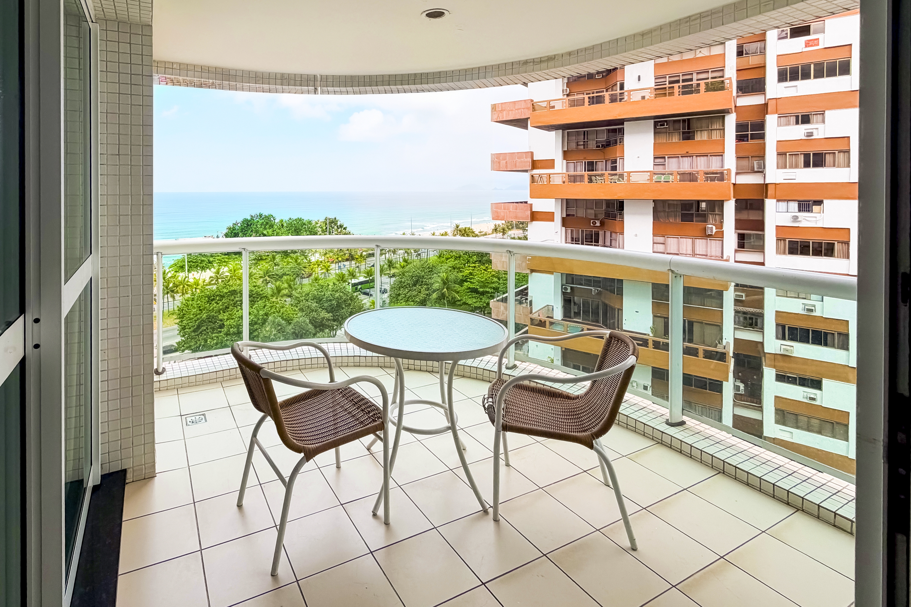 Guest room at the Wyndham Rio Barra in Rio de Janeiro, Other than US/Canada