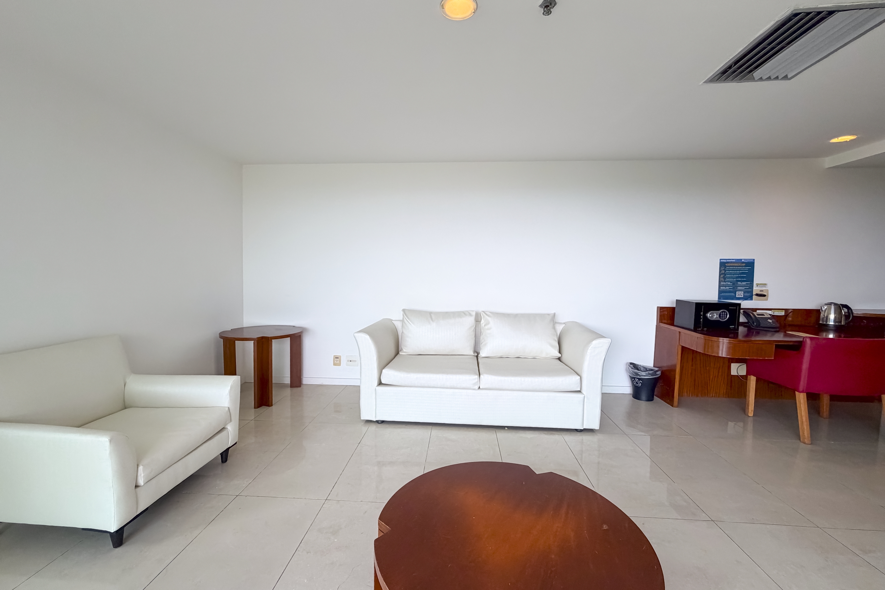 Guest room at the Wyndham Rio Barra in Rio de Janeiro, Other than US/Canada