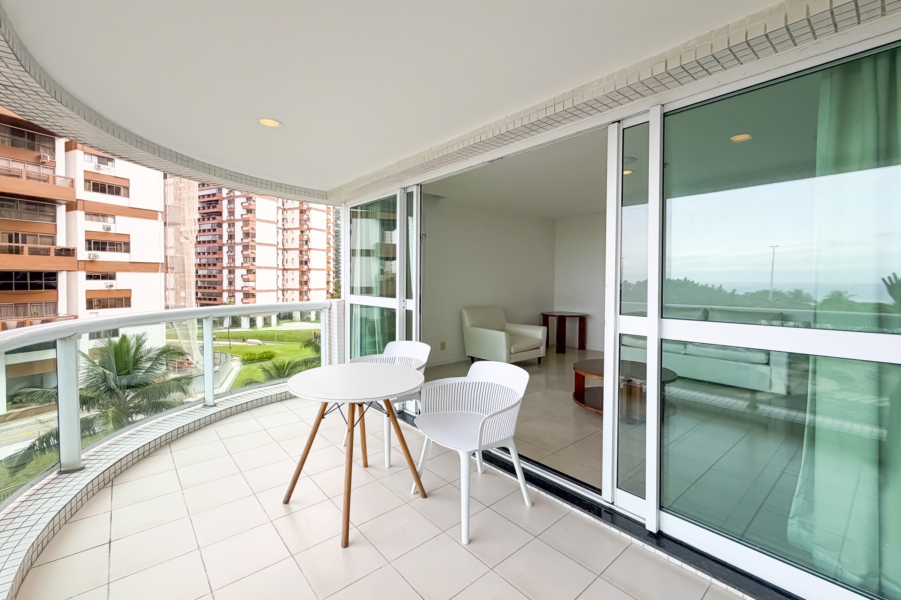 Guest room at the Wyndham Rio Barra in Rio de Janeiro, Other than US/Canada