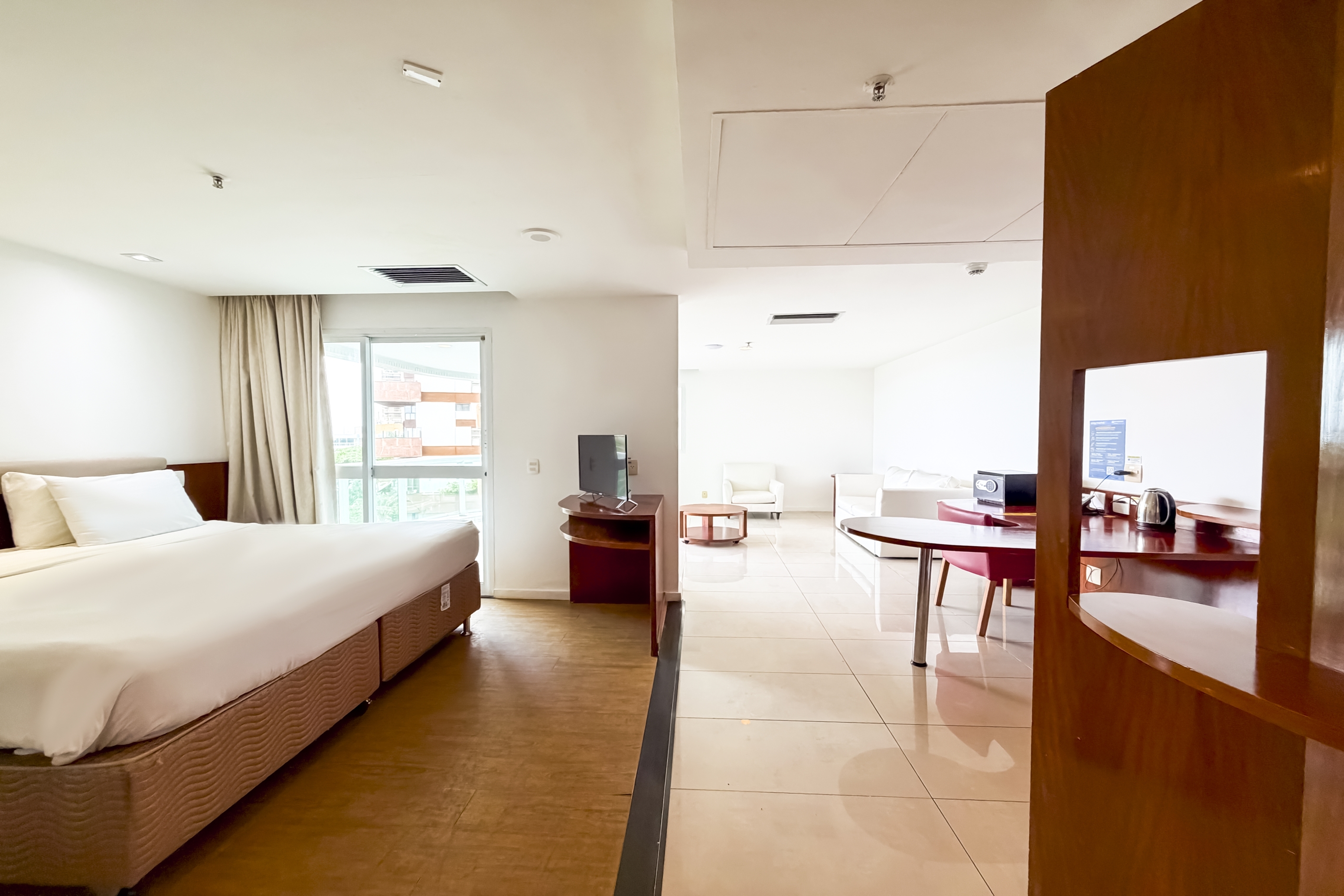 Guest room at the Wyndham Rio Barra in Rio de Janeiro, Other than US/Canada