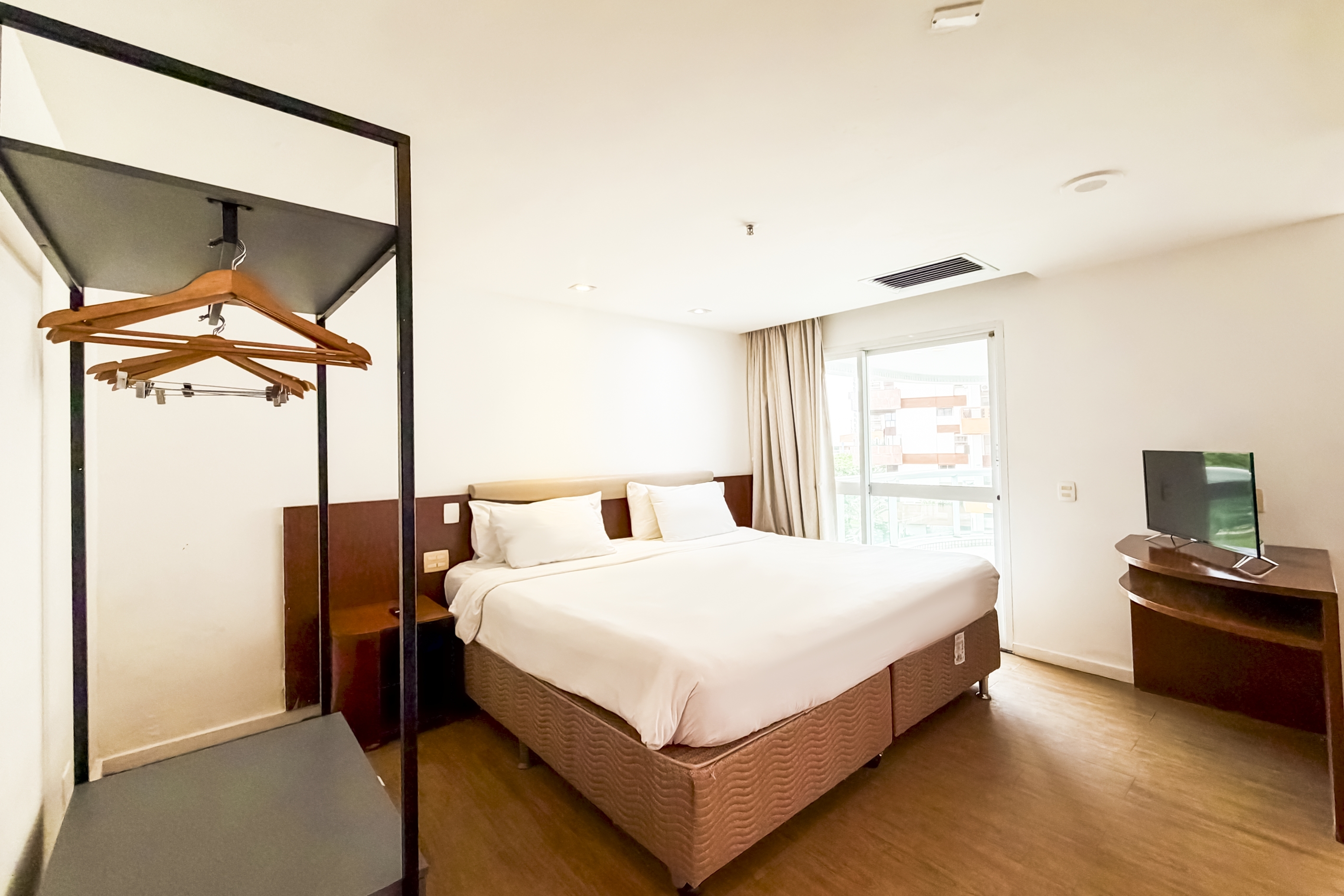 Guest room at the Wyndham Rio Barra in Rio de Janeiro, Other than US/Canada