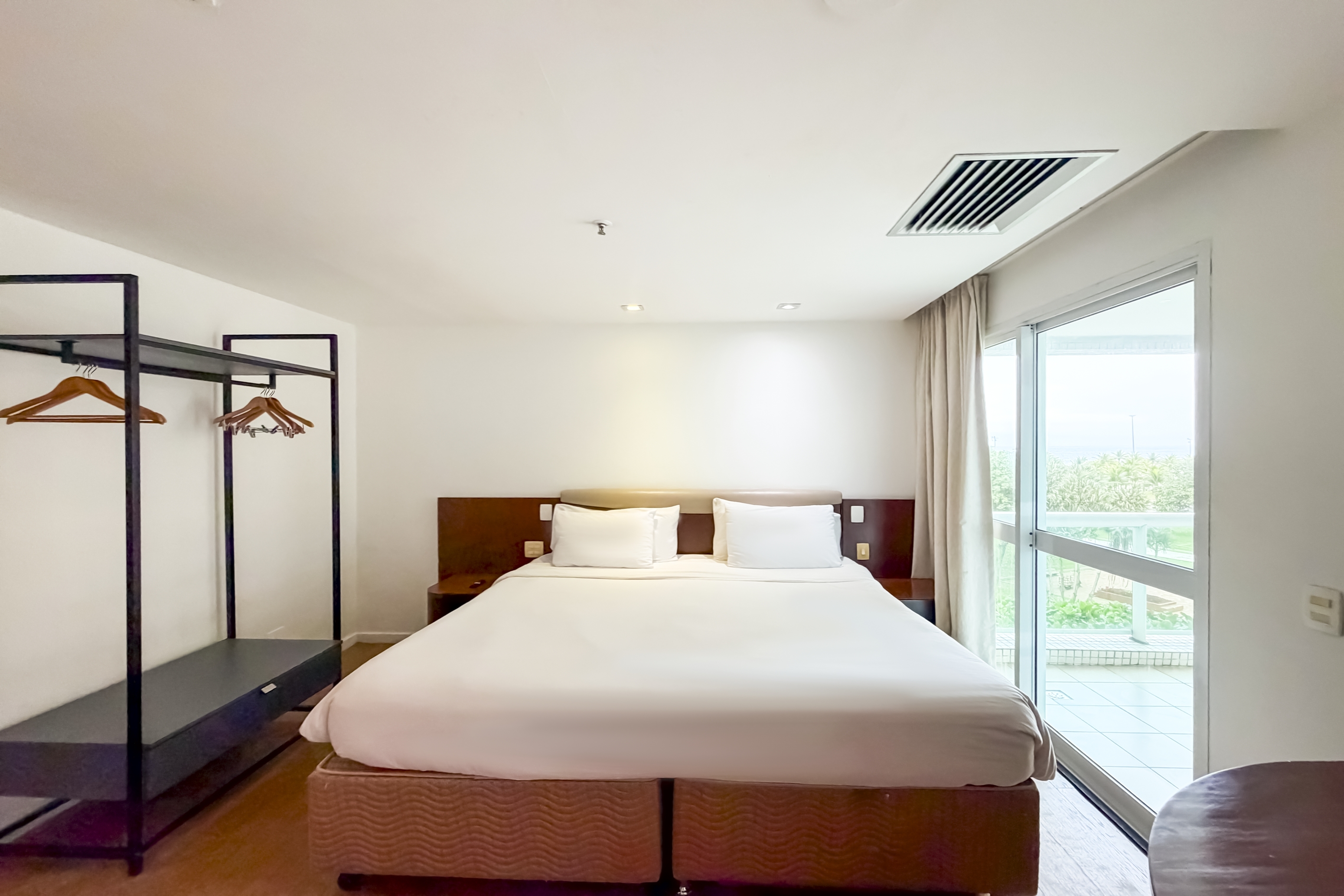 Guest room at the Wyndham Rio Barra in Rio de Janeiro, Other than US/Canada