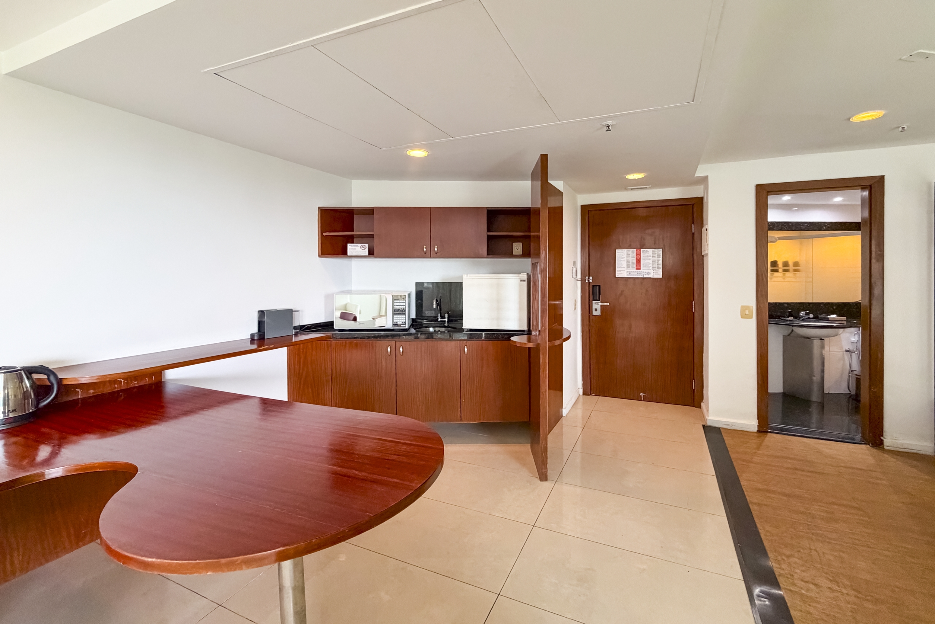 Guest room at the Wyndham Rio Barra in Rio de Janeiro, Other than US/Canada