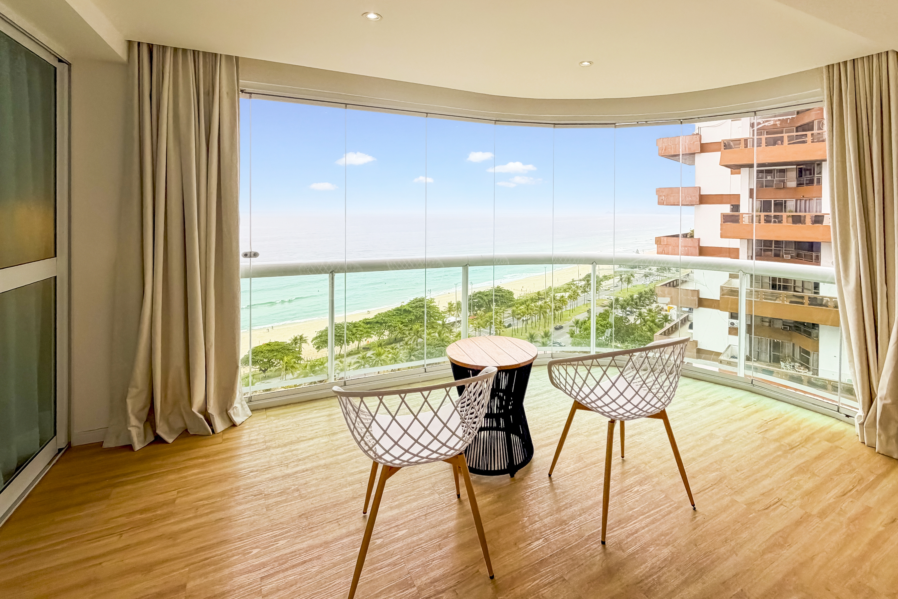 Guest room at the Wyndham Rio Barra in Rio de Janeiro, Other than US/Canada