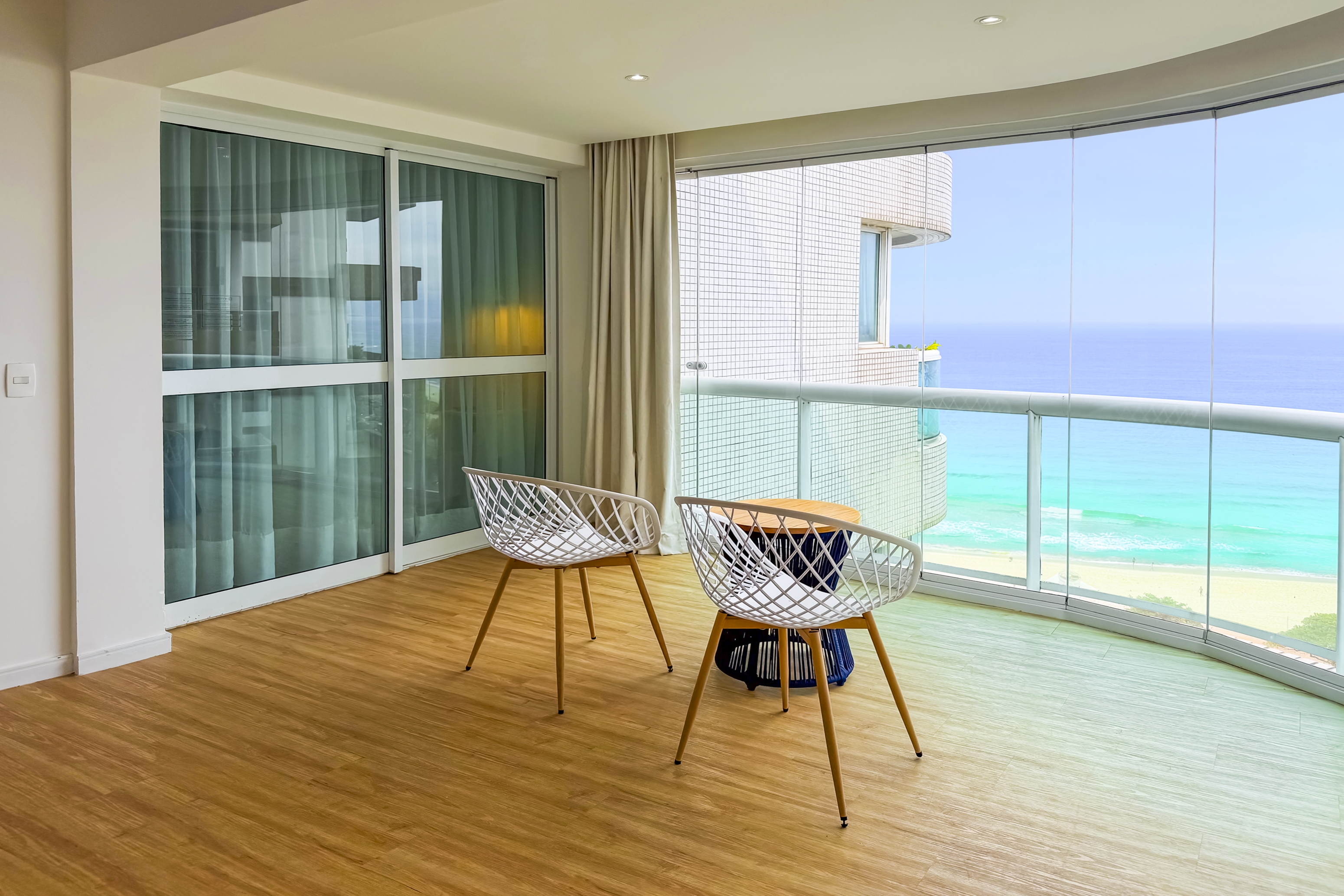 Guest room at the Wyndham Rio Barra in Rio de Janeiro, Other than US/Canada
