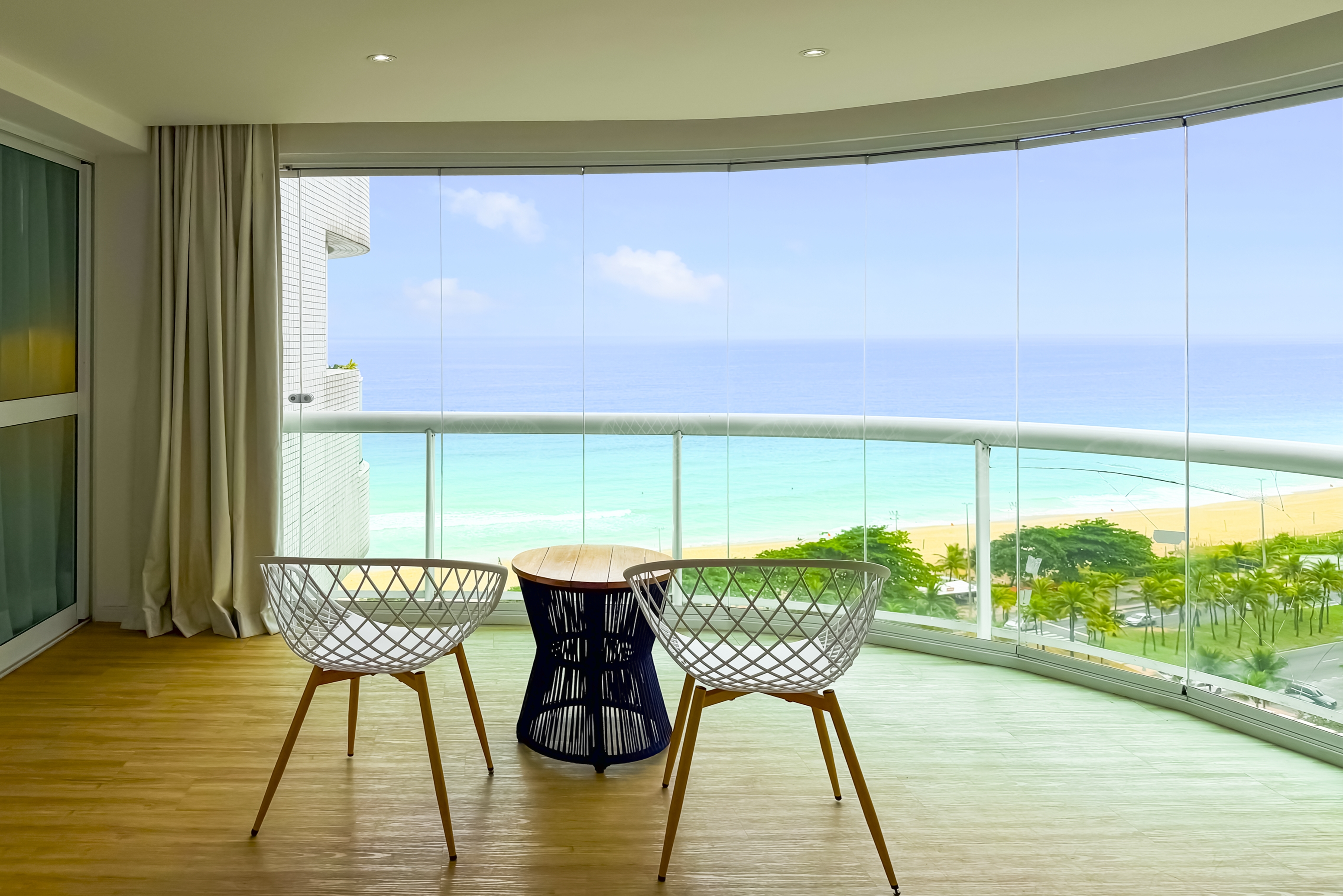 Guest room at the Wyndham Rio Barra in Rio de Janeiro, Other than US/Canada