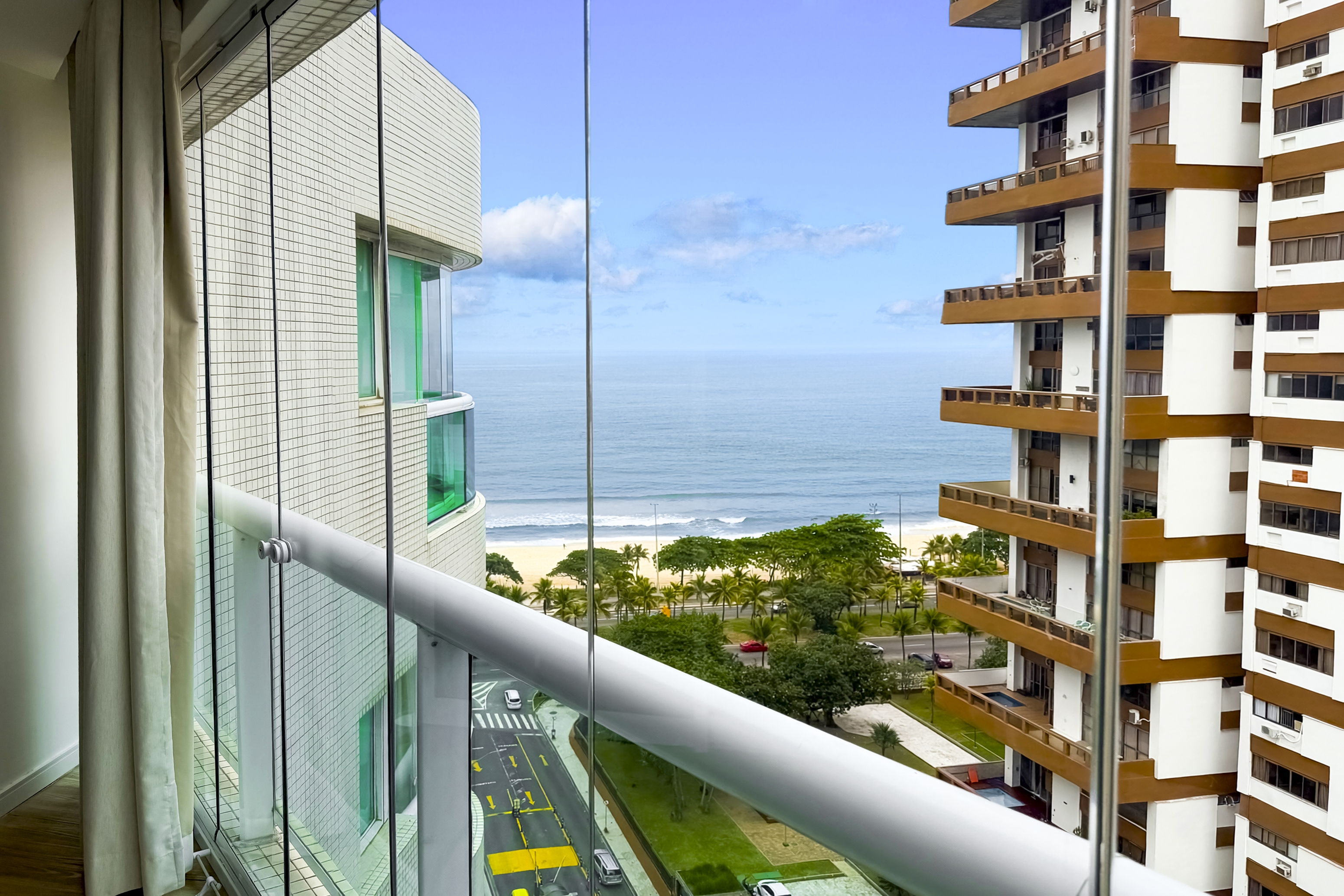 Guest room at the Wyndham Rio Barra in Rio de Janeiro, Other than US/Canada