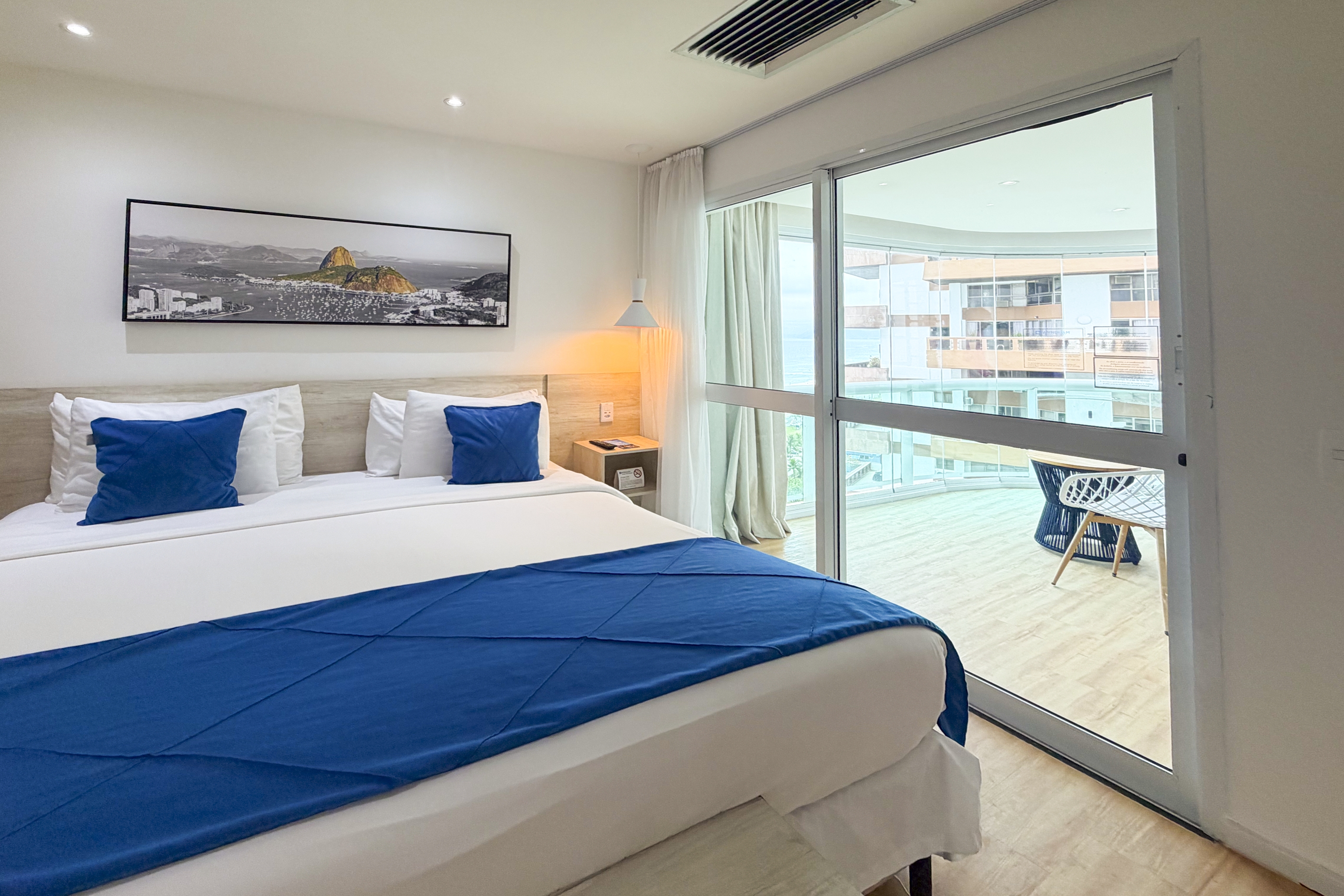 Guest room at the Wyndham Rio Barra in Rio de Janeiro, Other than US/Canada