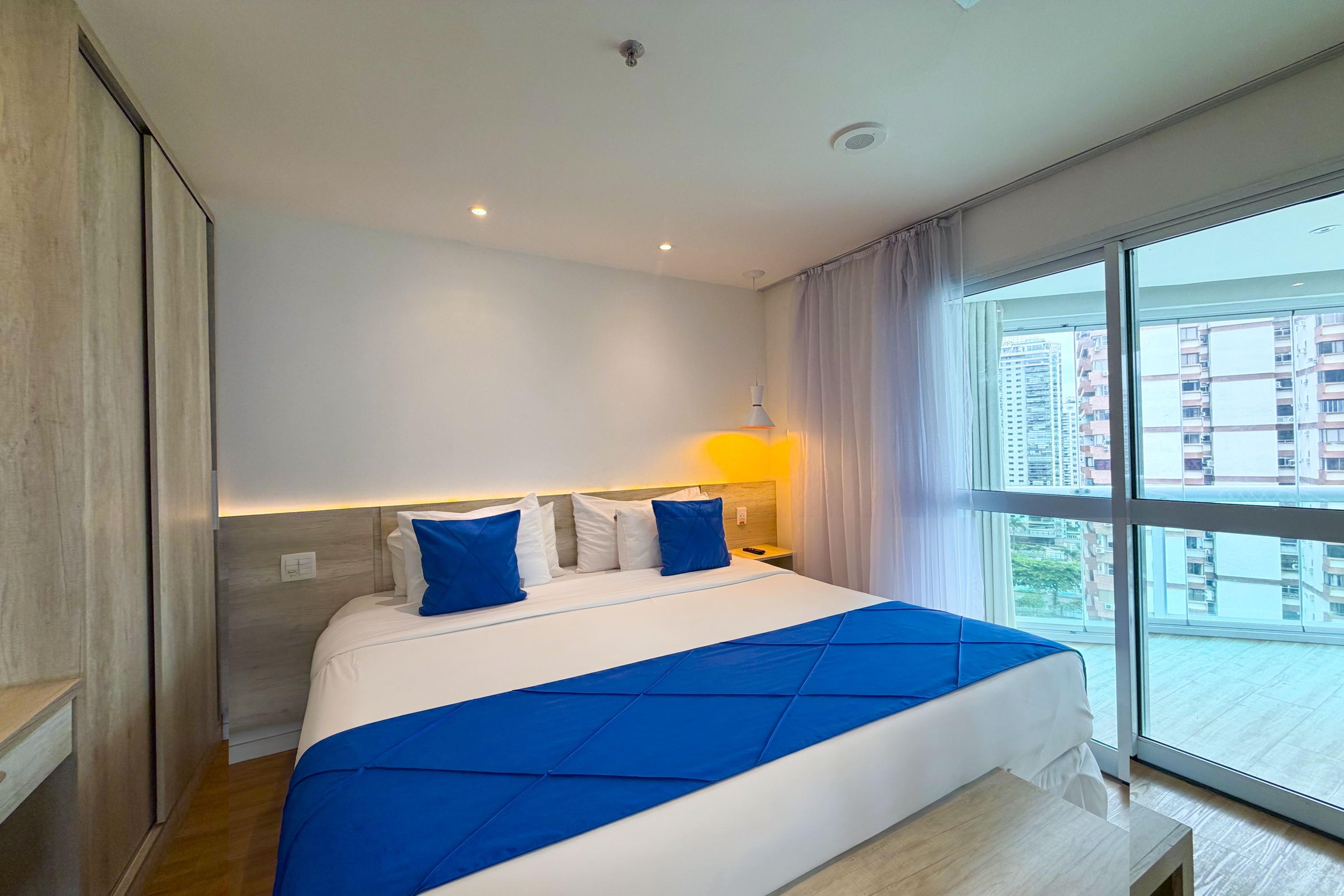 Guest room at the Wyndham Rio Barra in Rio de Janeiro, Other than US/Canada