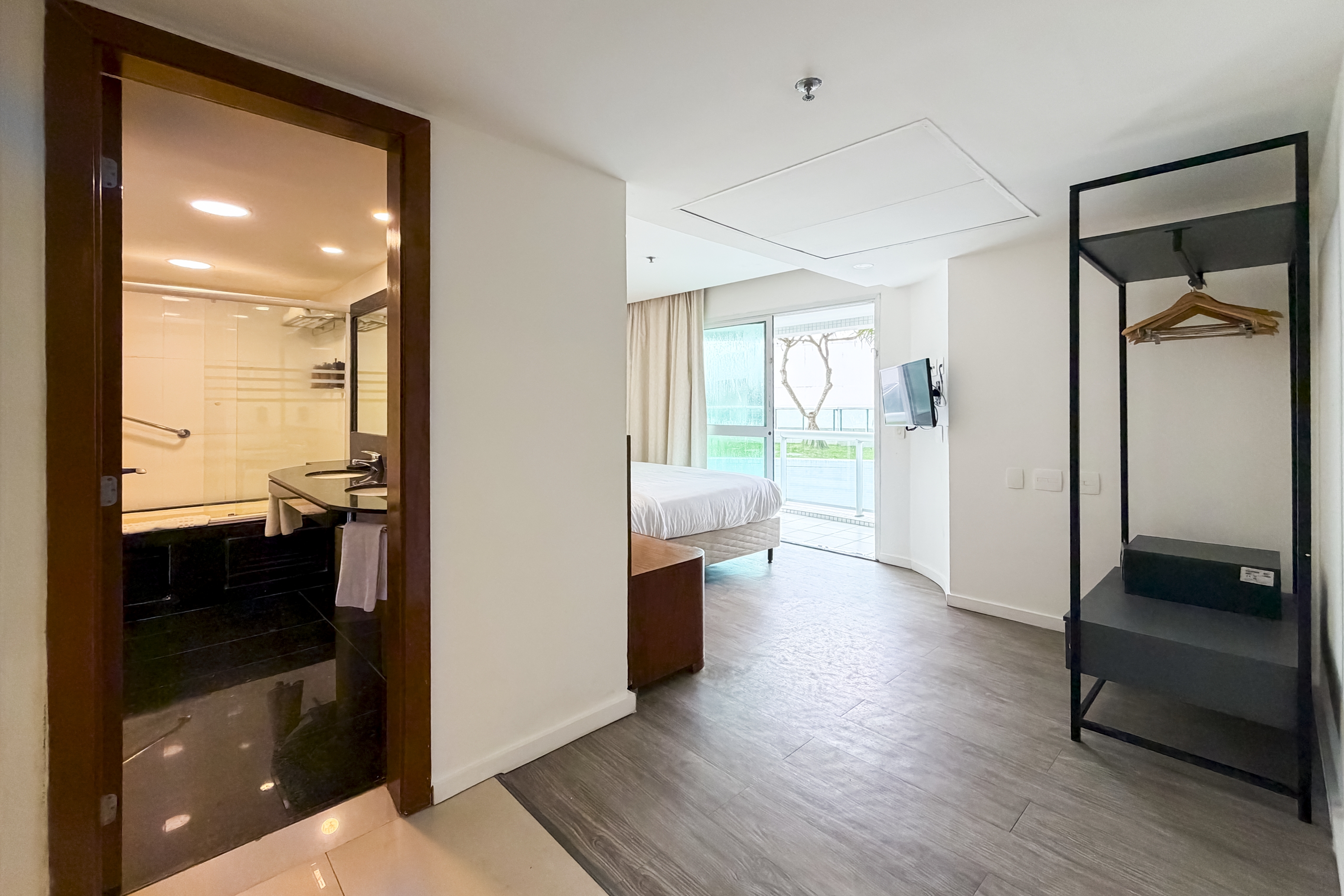 Guest room at the Wyndham Rio Barra in Rio de Janeiro, Other than US/Canada