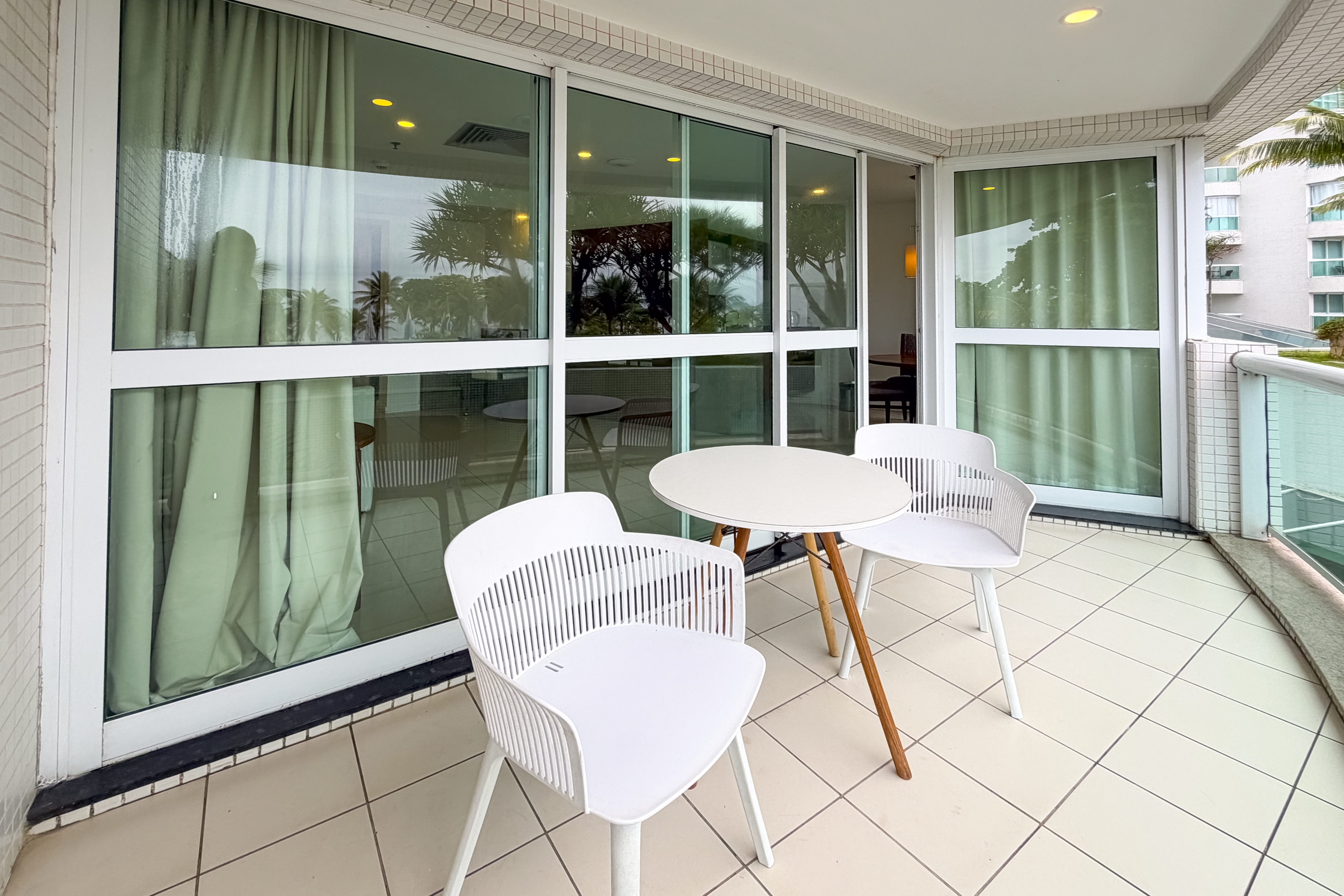 Guest room at the Wyndham Rio Barra in Rio de Janeiro, Other than US/Canada
