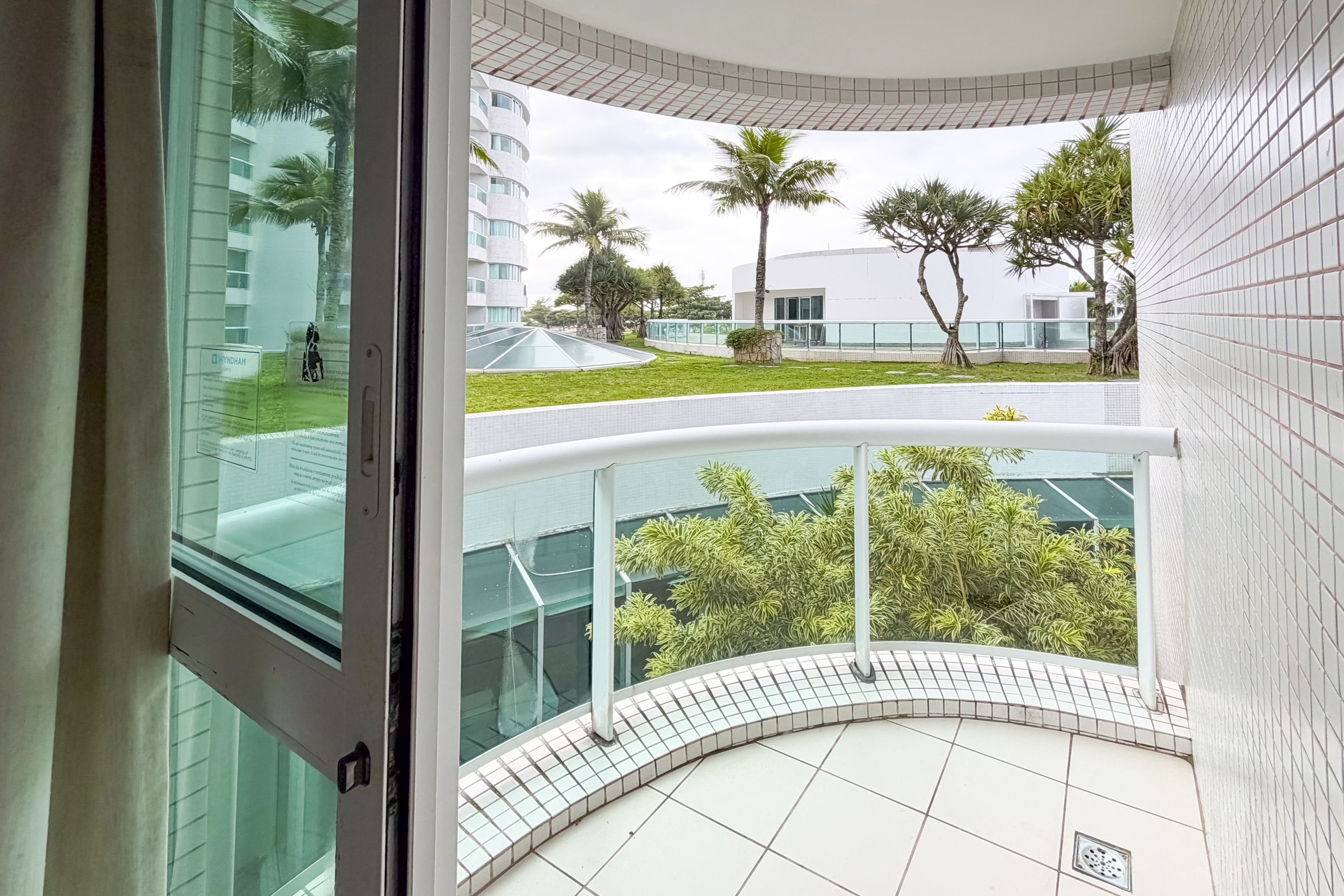 Guest room at the Wyndham Rio Barra in Rio de Janeiro, Other than US/Canada