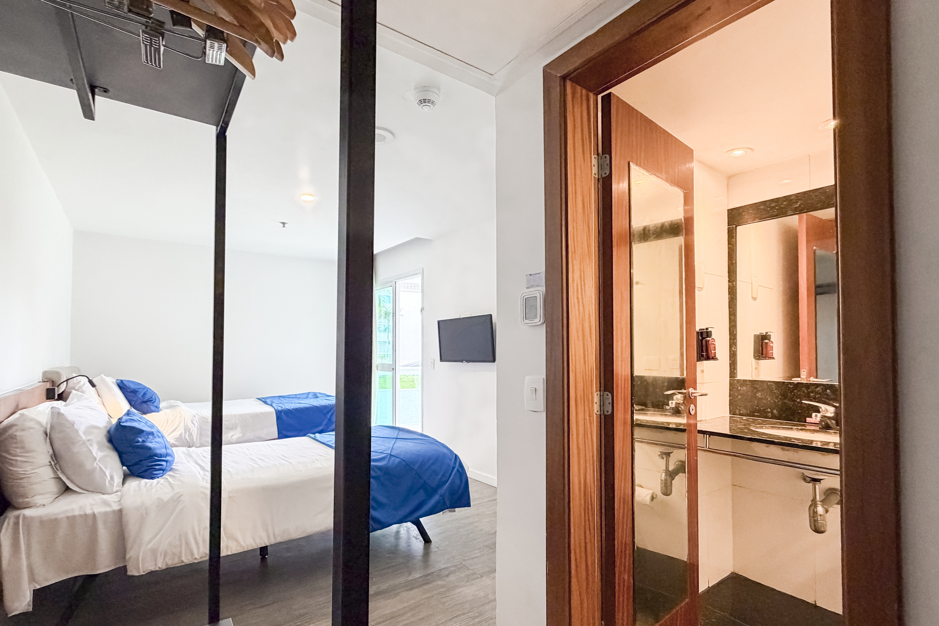 Guest room at the Wyndham Rio Barra in Rio de Janeiro, Other than US/Canada