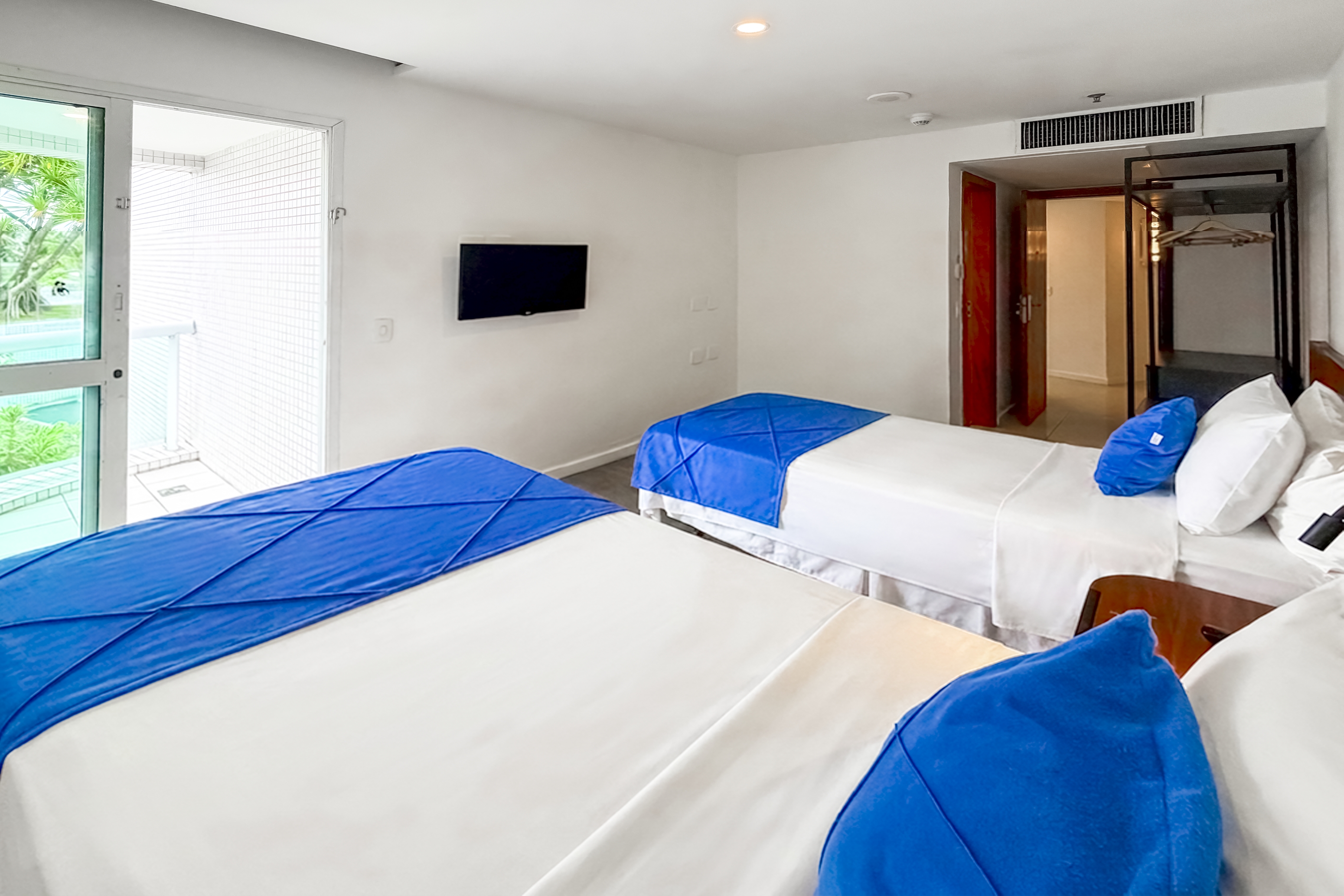 Guest room at the Wyndham Rio Barra in Rio de Janeiro, Other than US/Canada