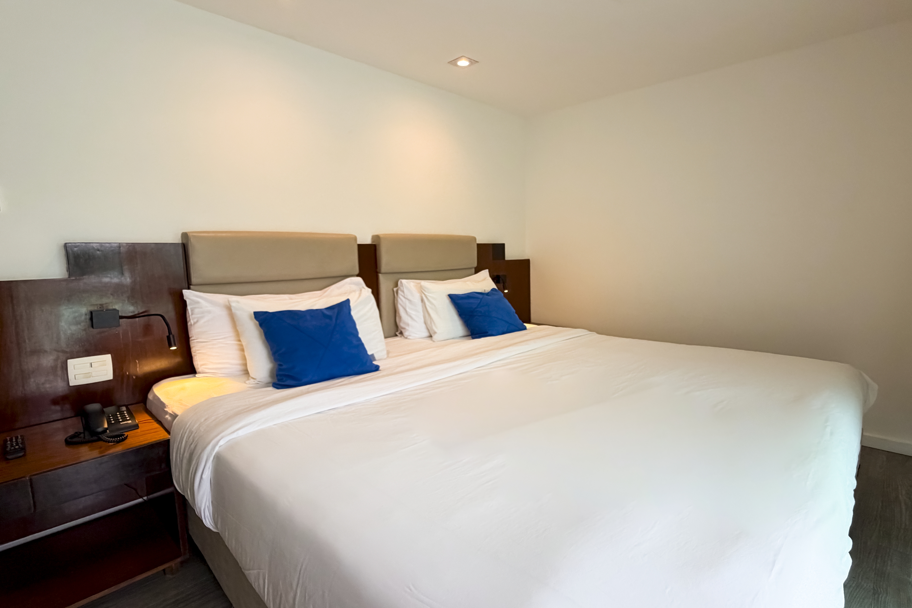 Guest room at the Wyndham Rio Barra in Rio de Janeiro, Other than US/Canada